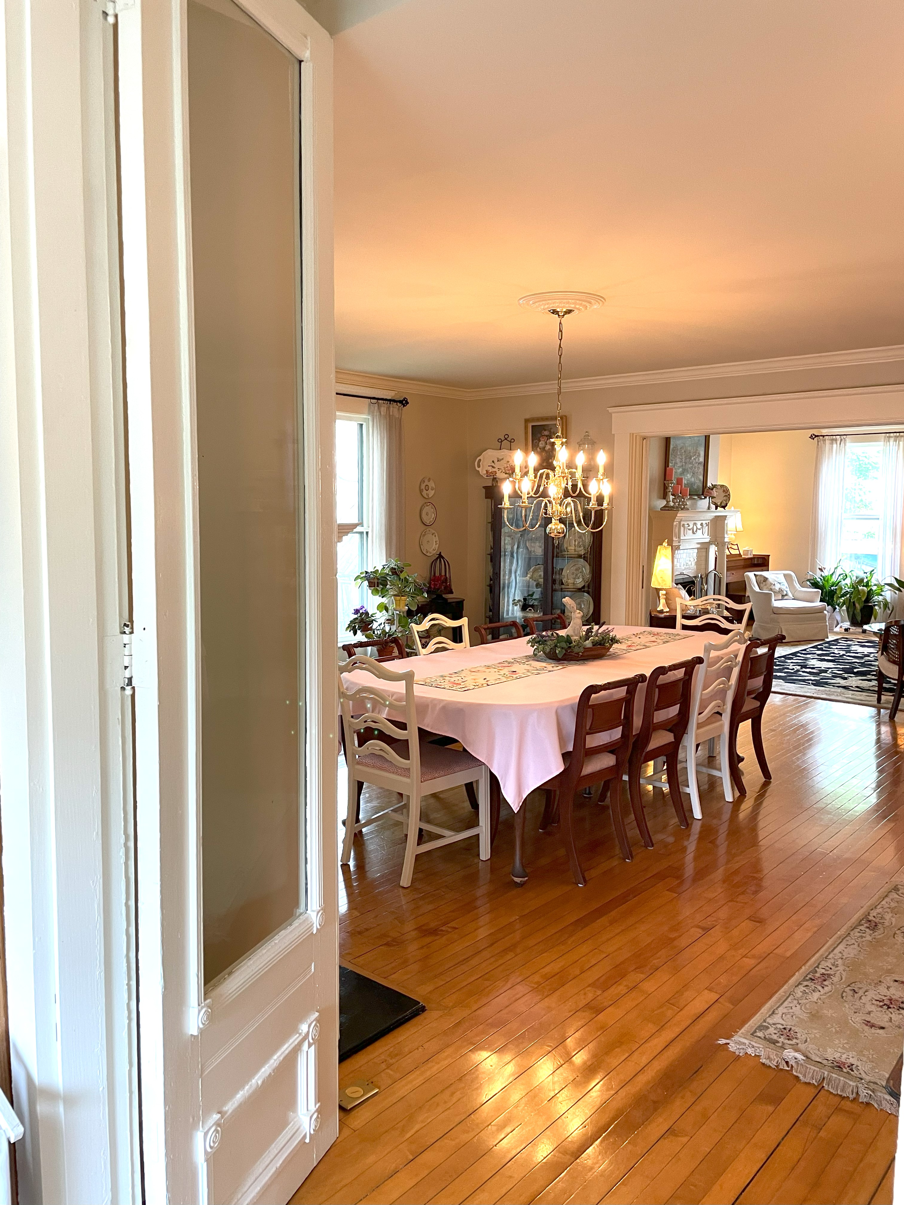 Frankfort, Kentucky, 40601, United States, 5 Bedrooms Bedrooms, ,3 BathroomsBathrooms,Residential,For Sale,1921363