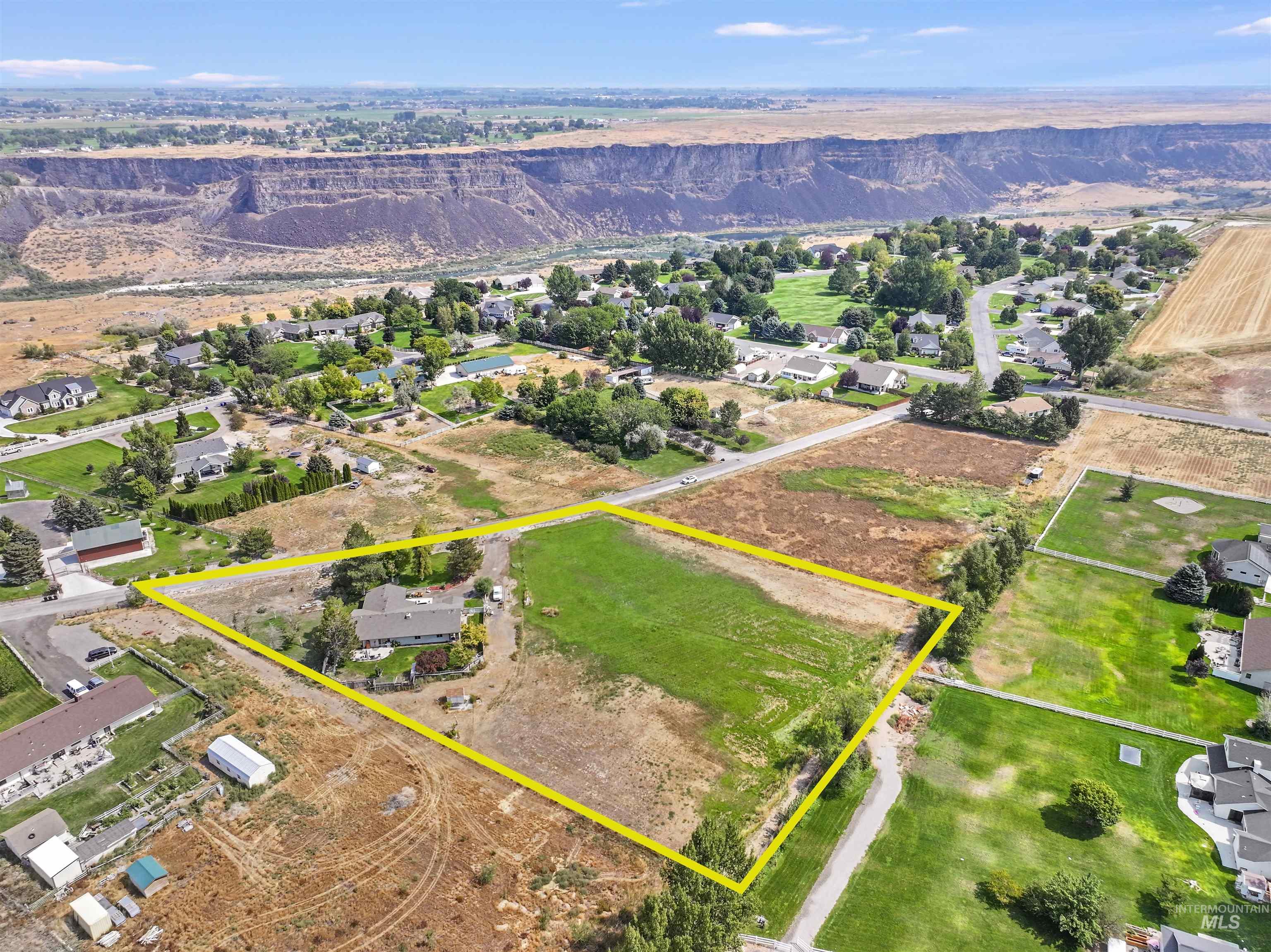 Twin Falls, Idaho, 83301, United States, 3 Bedrooms Bedrooms, ,2 BathroomsBathrooms,Residential,For Sale,1932611