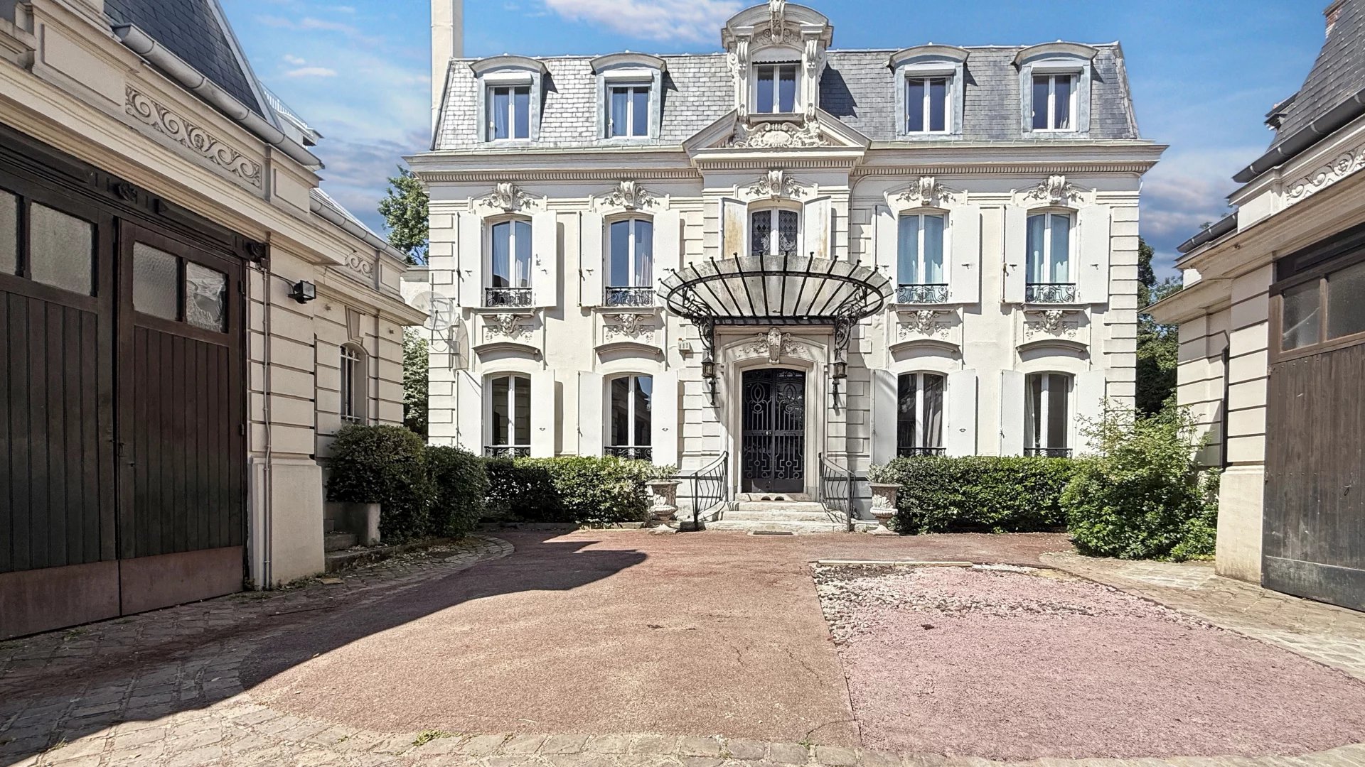 Versailles, Île-de-France, 78000, FR, 8 Bedrooms Bedrooms, ,8 BathroomsBathrooms,Residential,For Sale,1876940