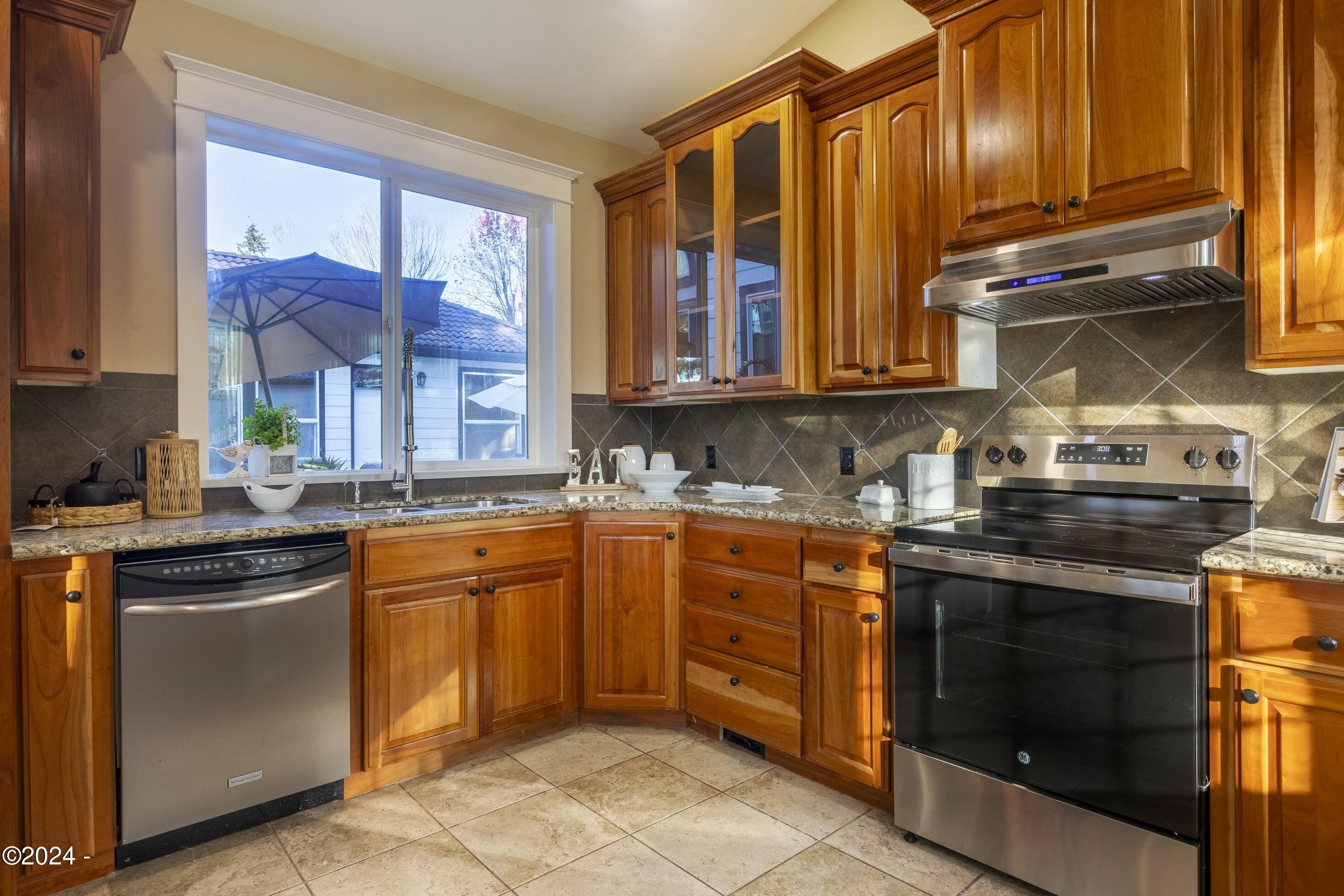 12989 SE Mountain Gate, Happy Valley, Oregon, 97086, United States, 4 Bedrooms Bedrooms, ,5 BathroomsBathrooms,Residential,For Sale,12989 SE Mountain Gate,1668514