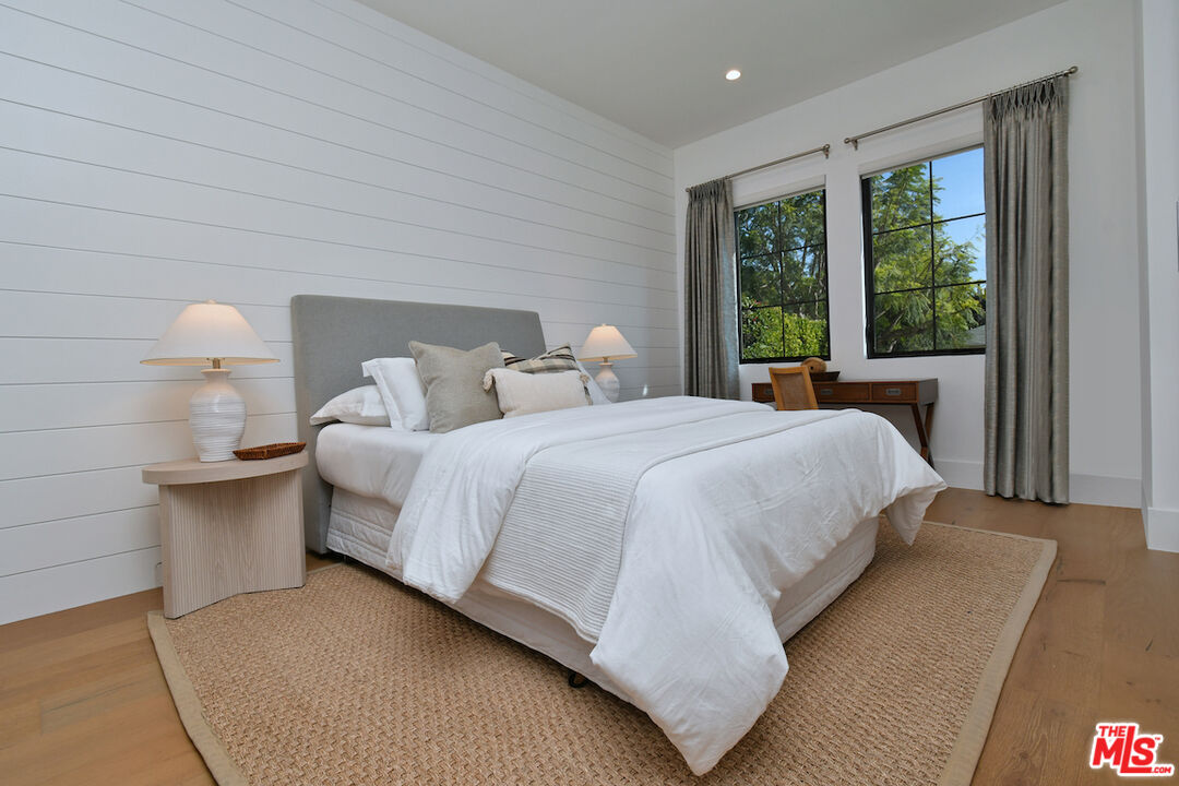 Encino, California, 91316, United States, 4 Bedrooms Bedrooms, ,5 BathroomsBathrooms,Residential,For Sale,2002982