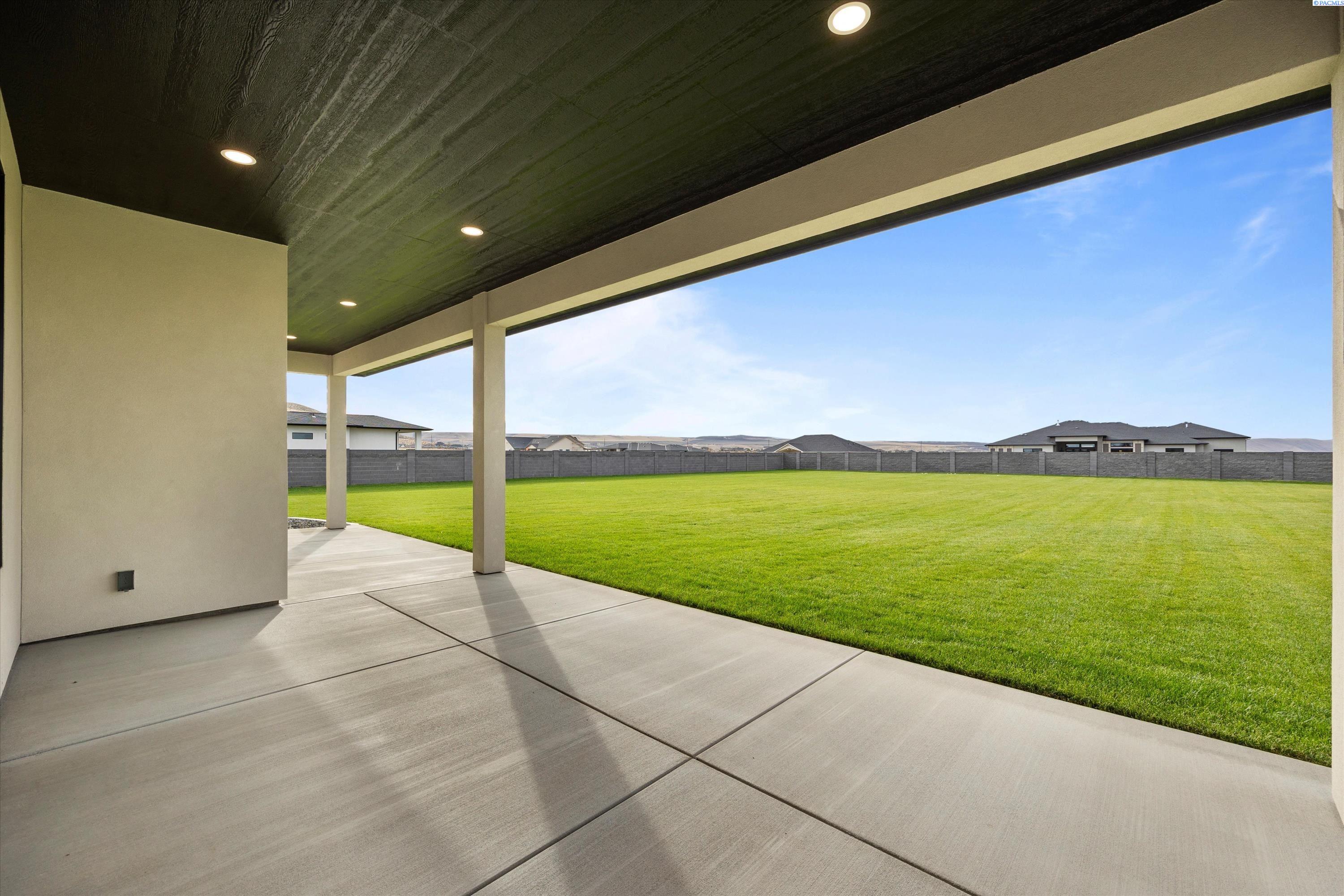 Kennewick, Washington, 99338, United States, 4 Bedrooms Bedrooms, ,4 BathroomsBathrooms,Residential,For Sale,1993366