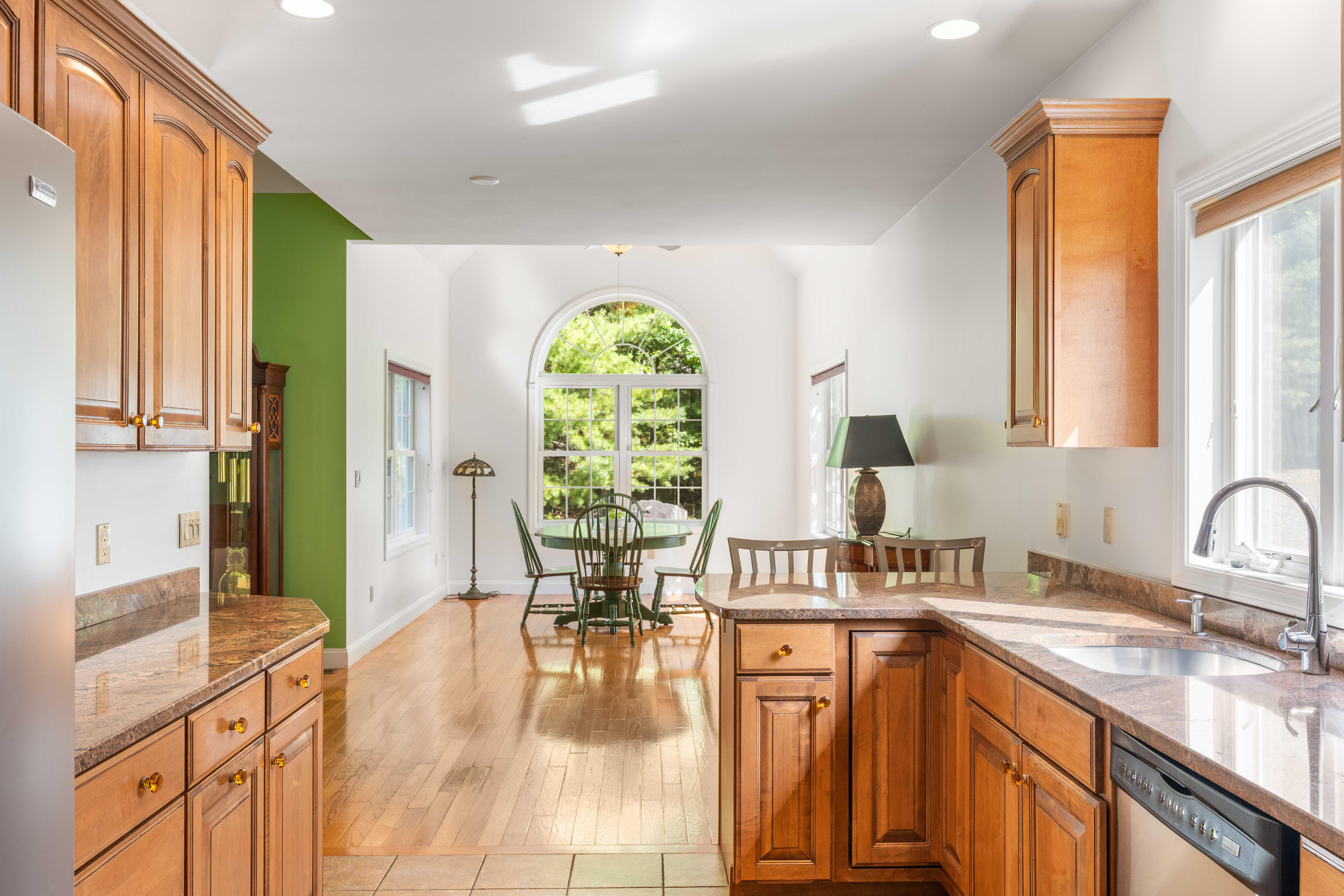 21 Steinbeck Street, Tyngsborough, MA, 01879 - 物件實景