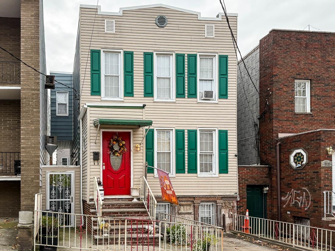 Jersey City, New Jersey, 07307, United States, 4 Bedrooms Bedrooms, ,2 BathroomsBathrooms,Residential,For Sale,1991829