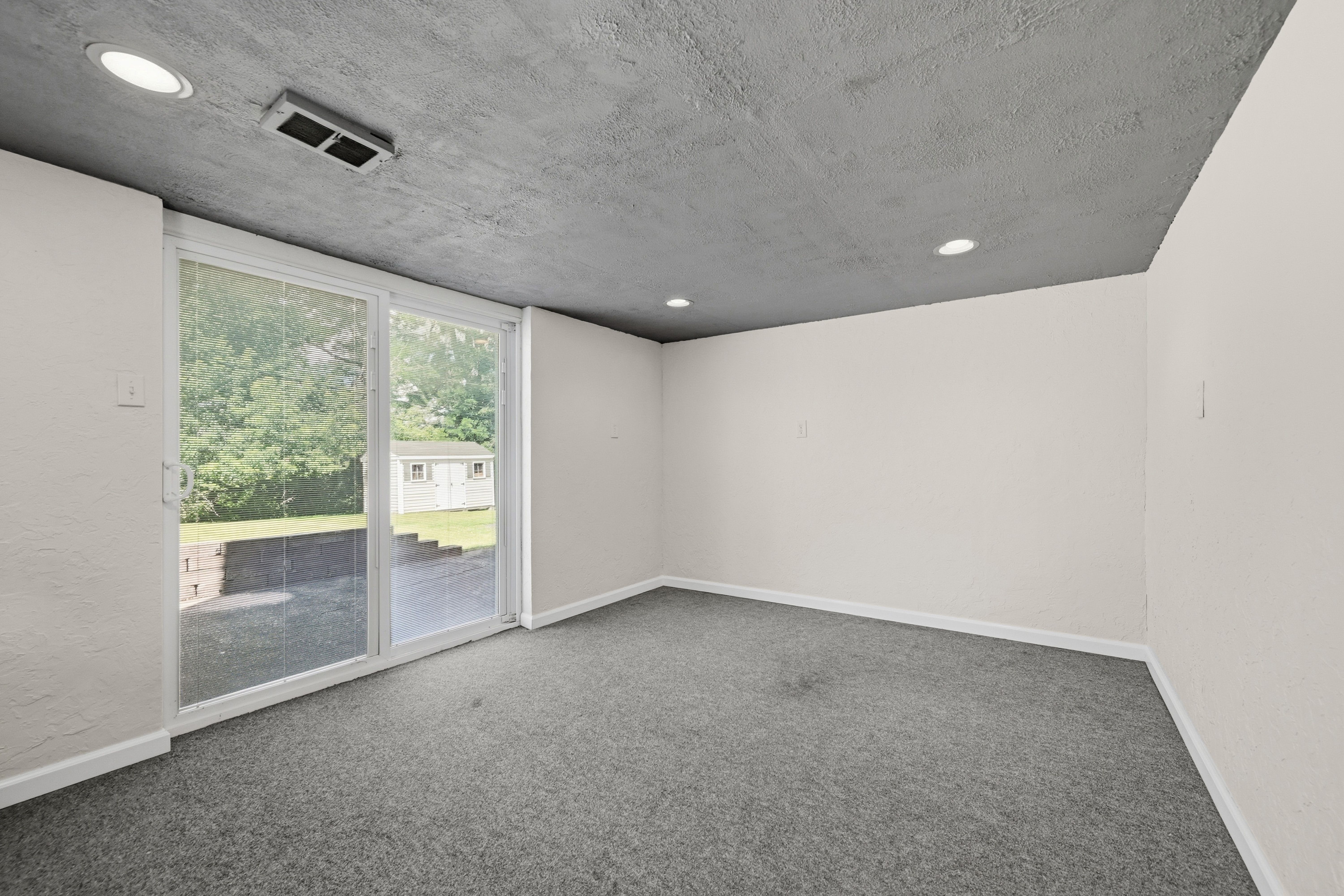  73 Clifford Drive, Pittsburgh, PA 15220 - 物件實景