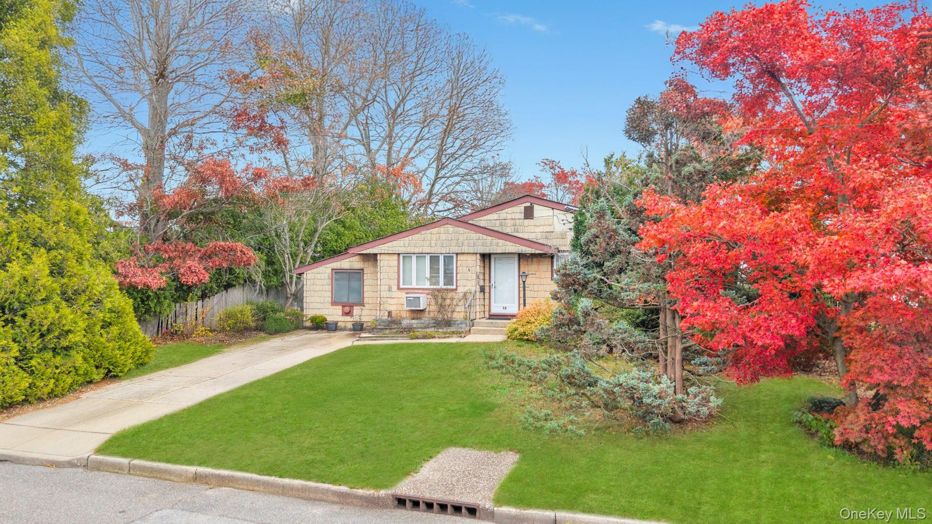 Deer Park, New York, 11729, United States, 4 Bedrooms Bedrooms, ,2 BathroomsBathrooms,Residential,For Sale,1992867