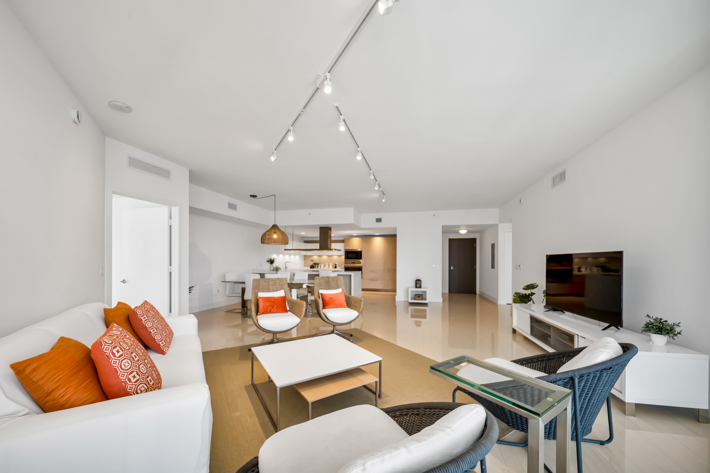  17301 Biscayne Blvd, North Miami Beach, FL, 33160 - 物件實景