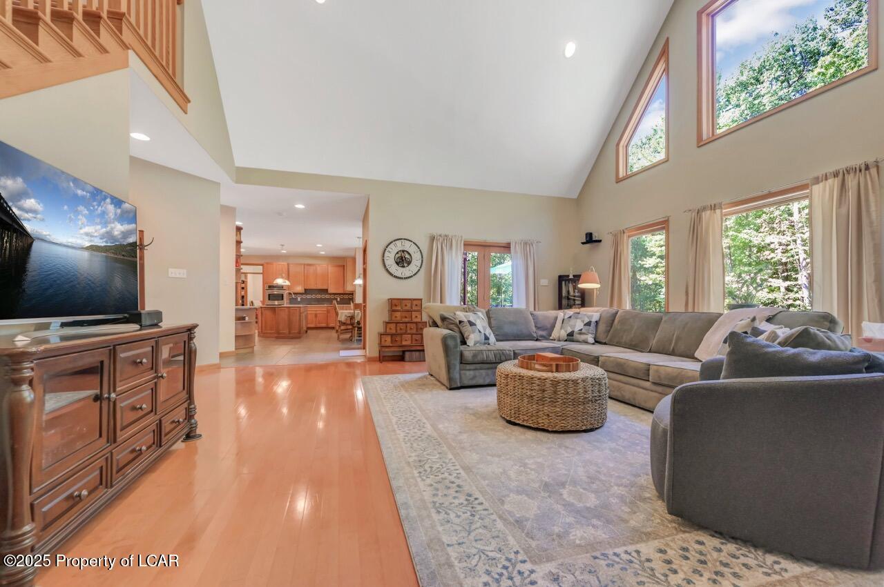 Mountain Top, Pennsylvania, 18707, United States, 4 Bedrooms Bedrooms, ,5 BathroomsBathrooms,Residential,For Sale,1944925