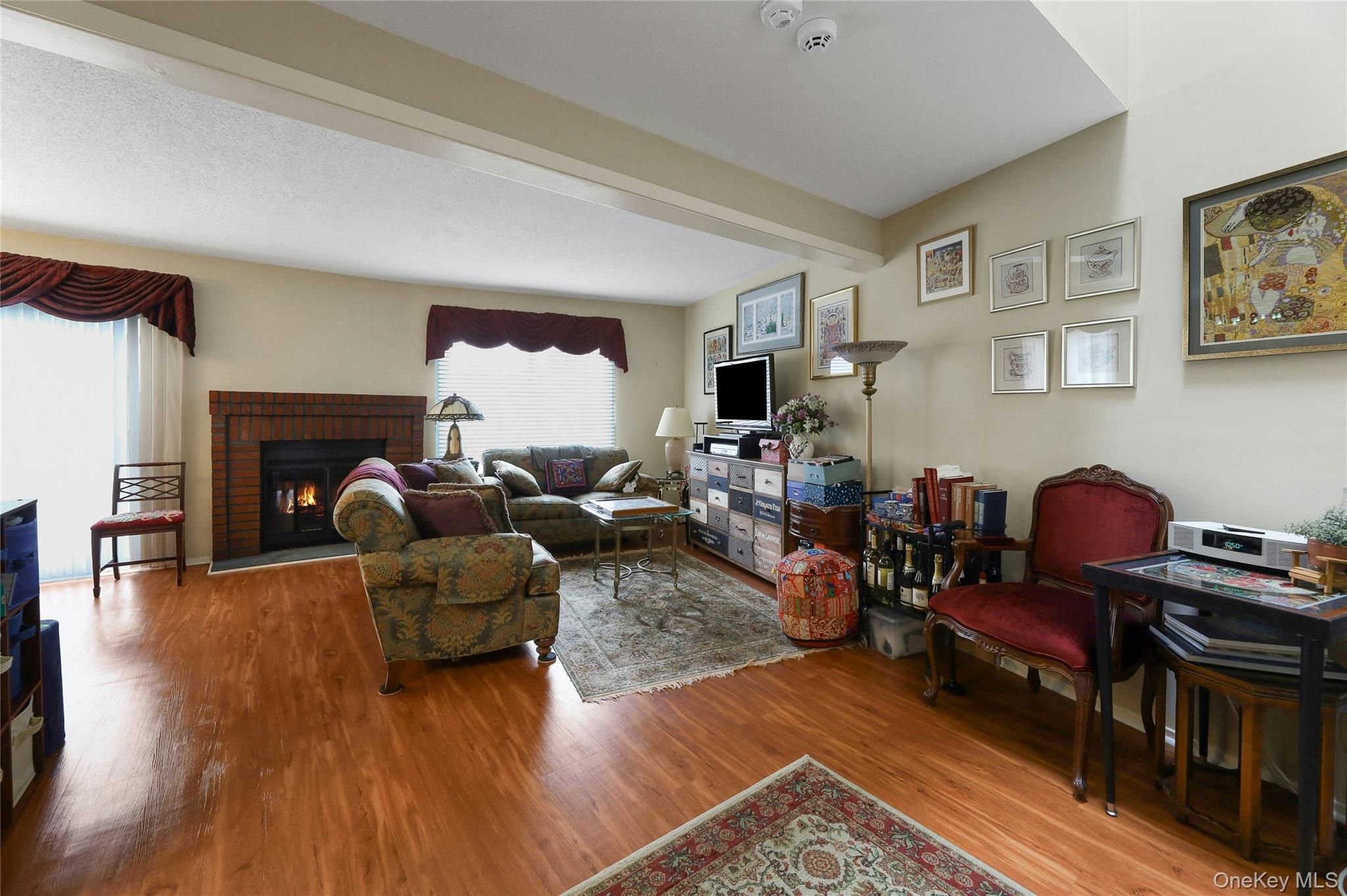 Nanuet, New York, 10954, United States, 2 Bedrooms Bedrooms, ,3 BathroomsBathrooms,Residential,For Sale,1947032