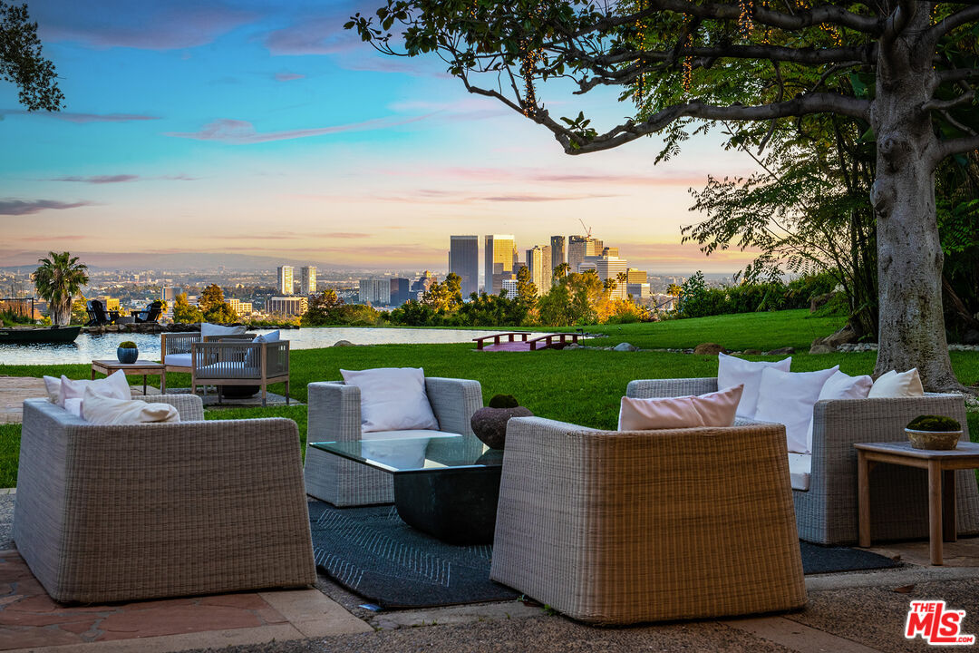 Beverly Hills, California, 90210, United States, 6 Bedrooms Bedrooms, ,6 BathroomsBathrooms,Residential,For Sale,1793530