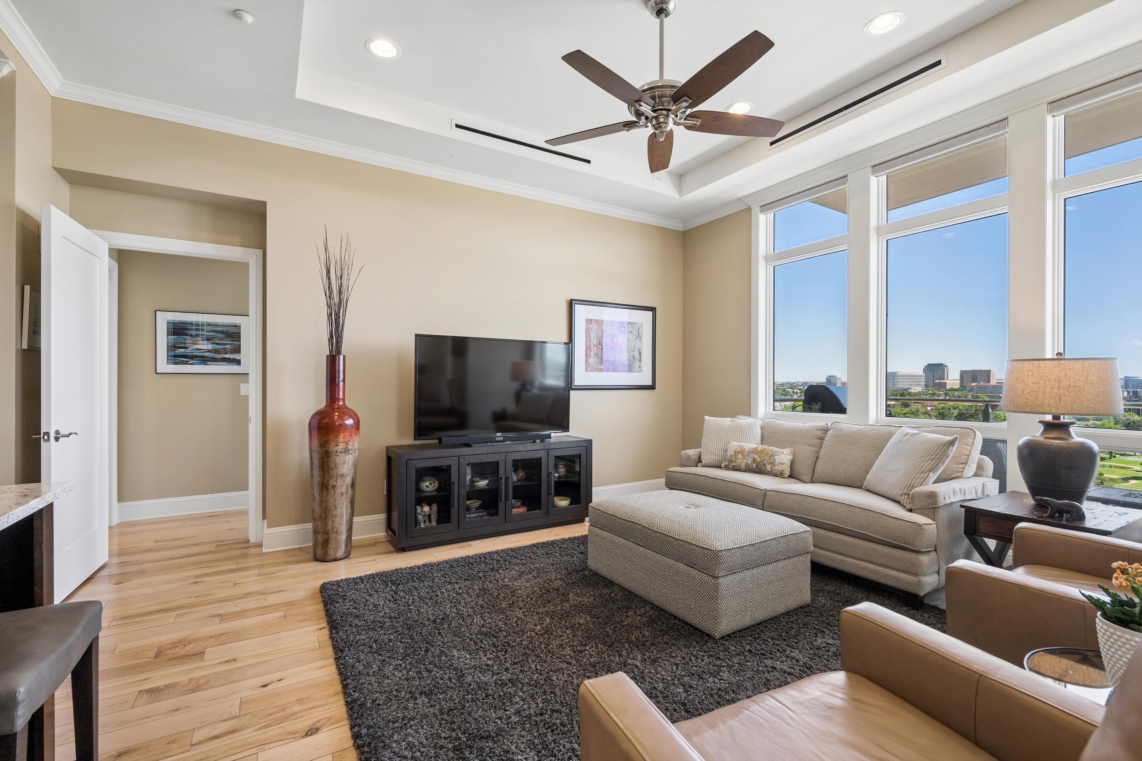  Fantastic 2 Bed/2 Bath End Unit Offering Panoramic Views - 物件實景