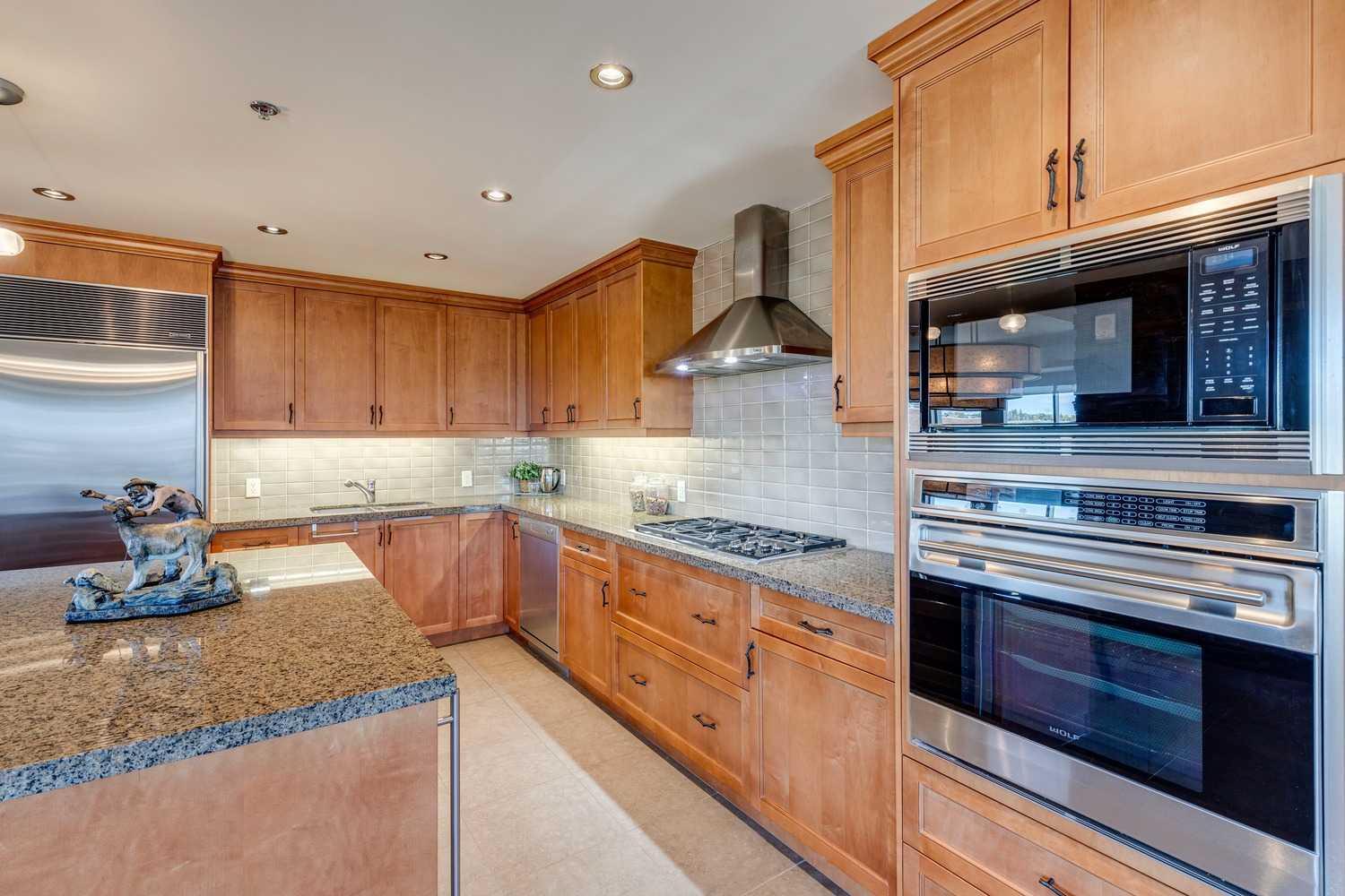 CALGARY, Alberta, T2P 5N4, CA, 2 Bedrooms Bedrooms, ,3 BathroomsBathrooms,Residential,For Sale,1837238
