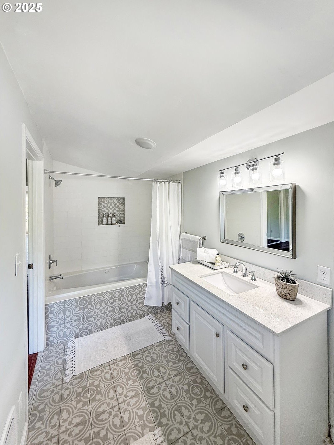 Brookings, Oregon, 97415, United States, 3 Bedrooms Bedrooms, ,3 BathroomsBathrooms,Residential,For Sale,1937548
