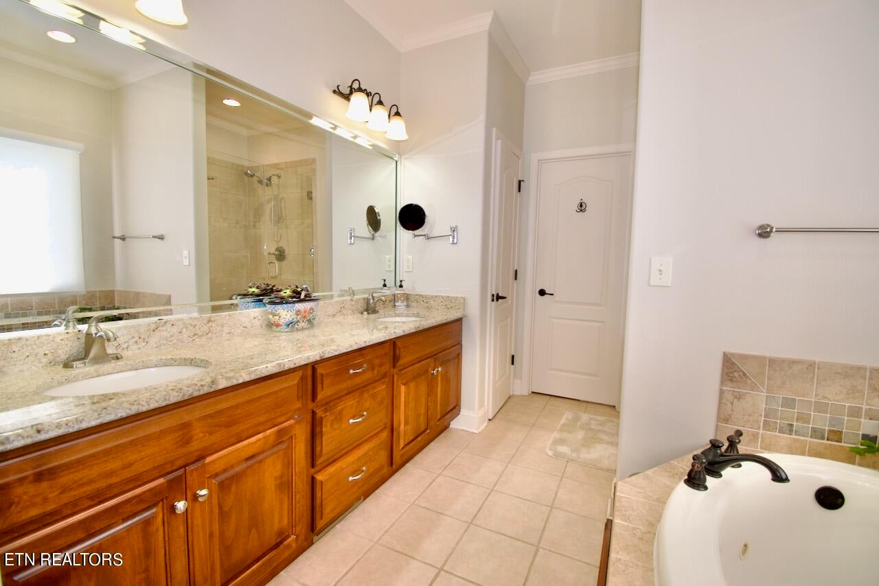 118 Oohleeno Way, Loudon, Tennessee, 37774, United States, 4 Bedrooms Bedrooms, ,3 BathroomsBathrooms,Residential,For Sale,118 Oohleeno Way,1640247