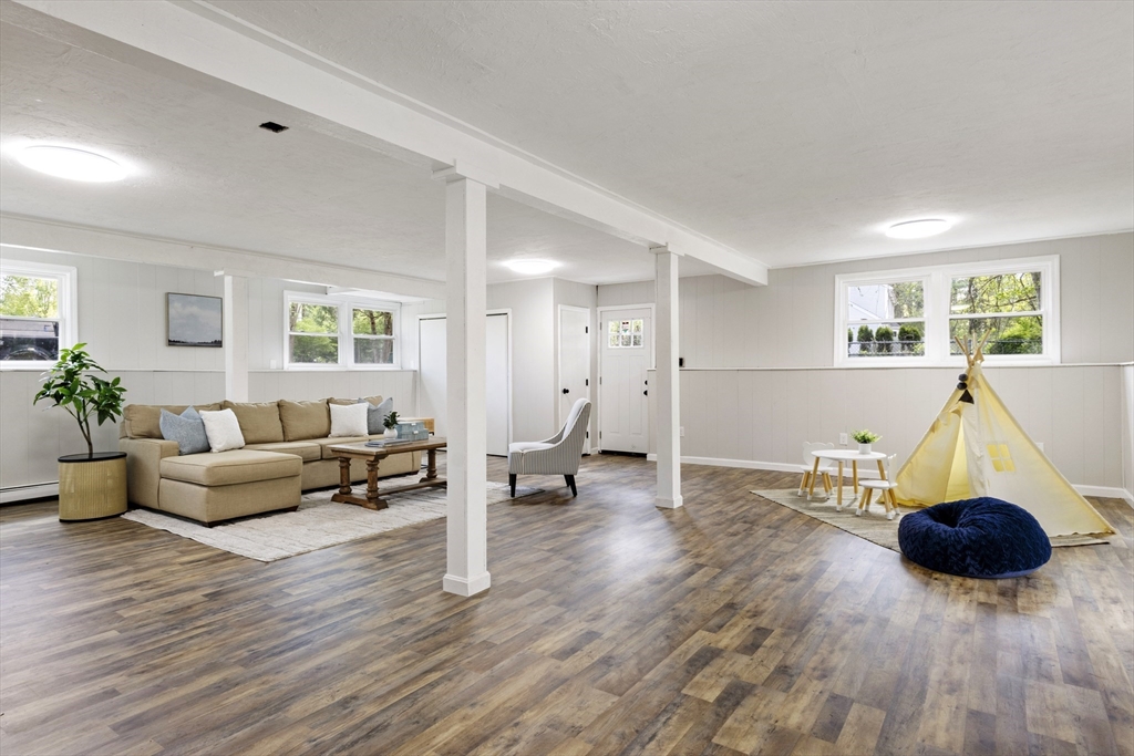 Mansfield, Massachusetts, 02048, United States, 4 Bedrooms Bedrooms, ,2 BathroomsBathrooms,Residential,For Sale,1942588