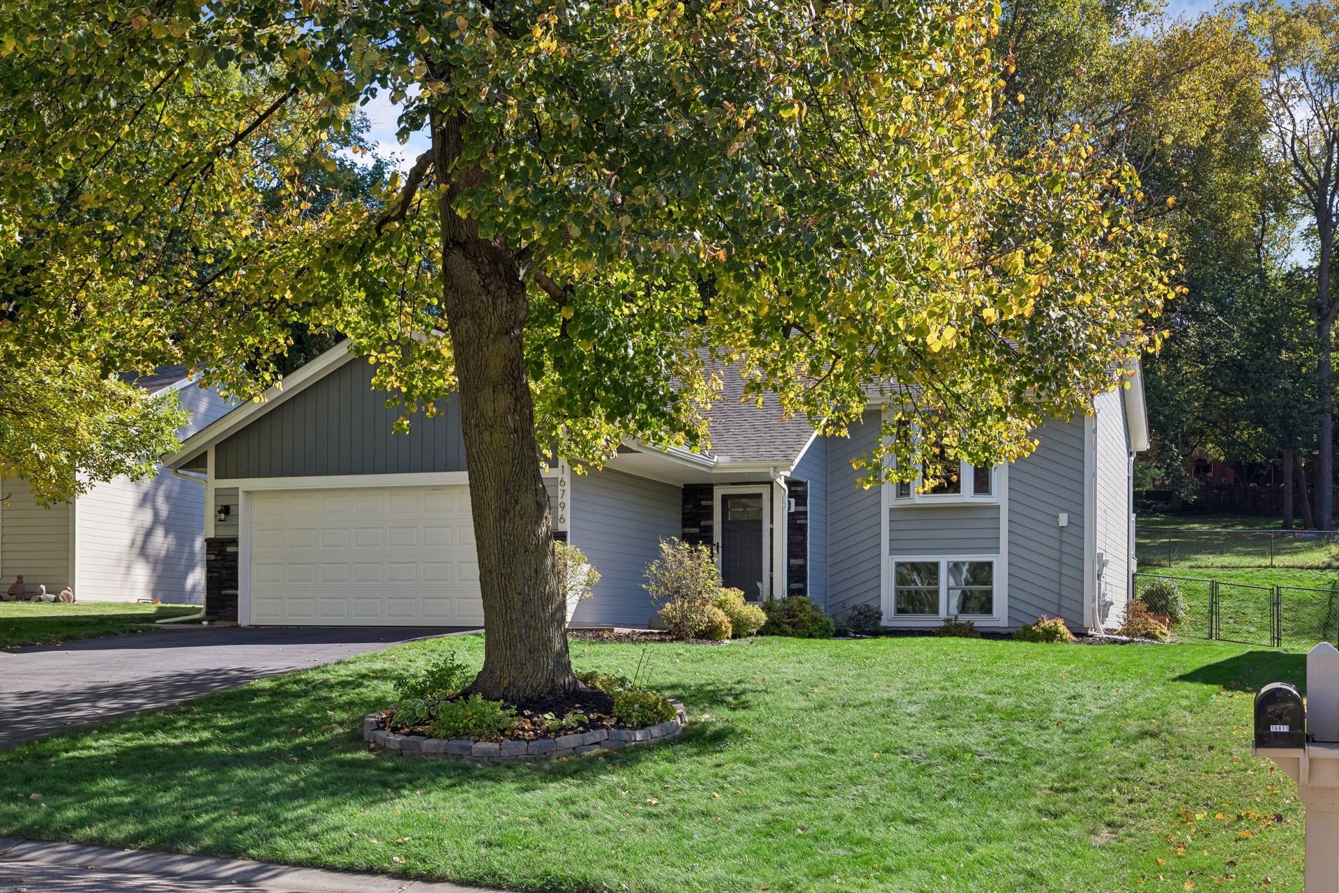 A Light-Filled Home Near Rolling Oaks Park - 物件實景