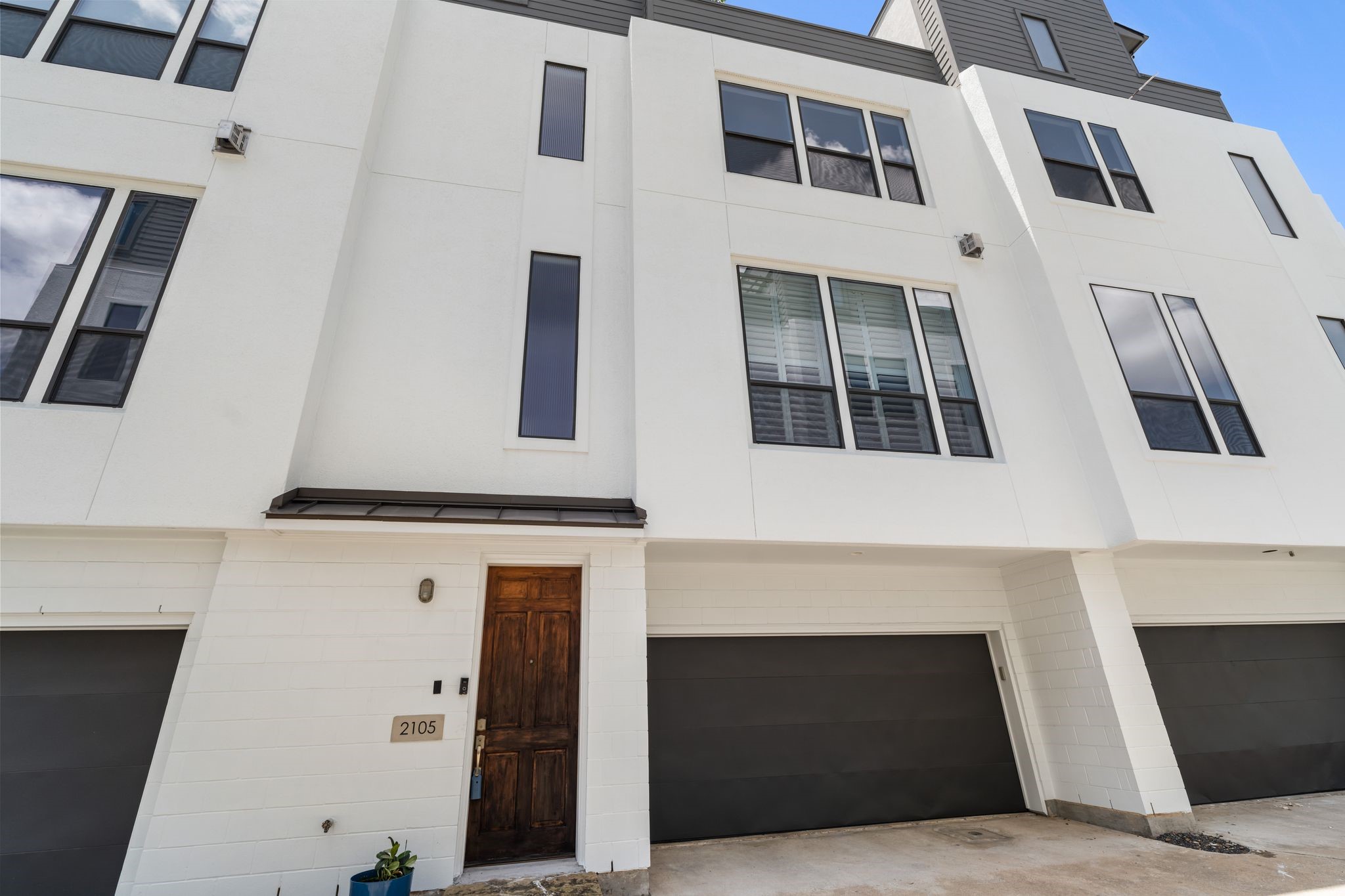  2105 Woodhead Street - 物件實景