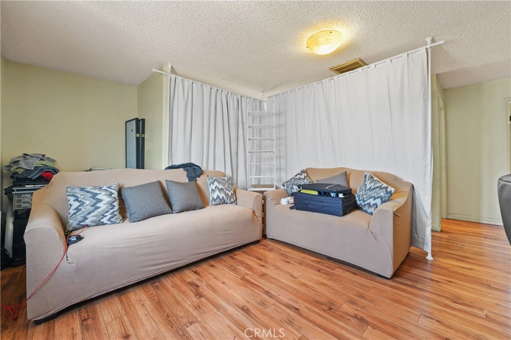 Los Angeles, California, 90032, United States, ,Residential,For Sale,1981106