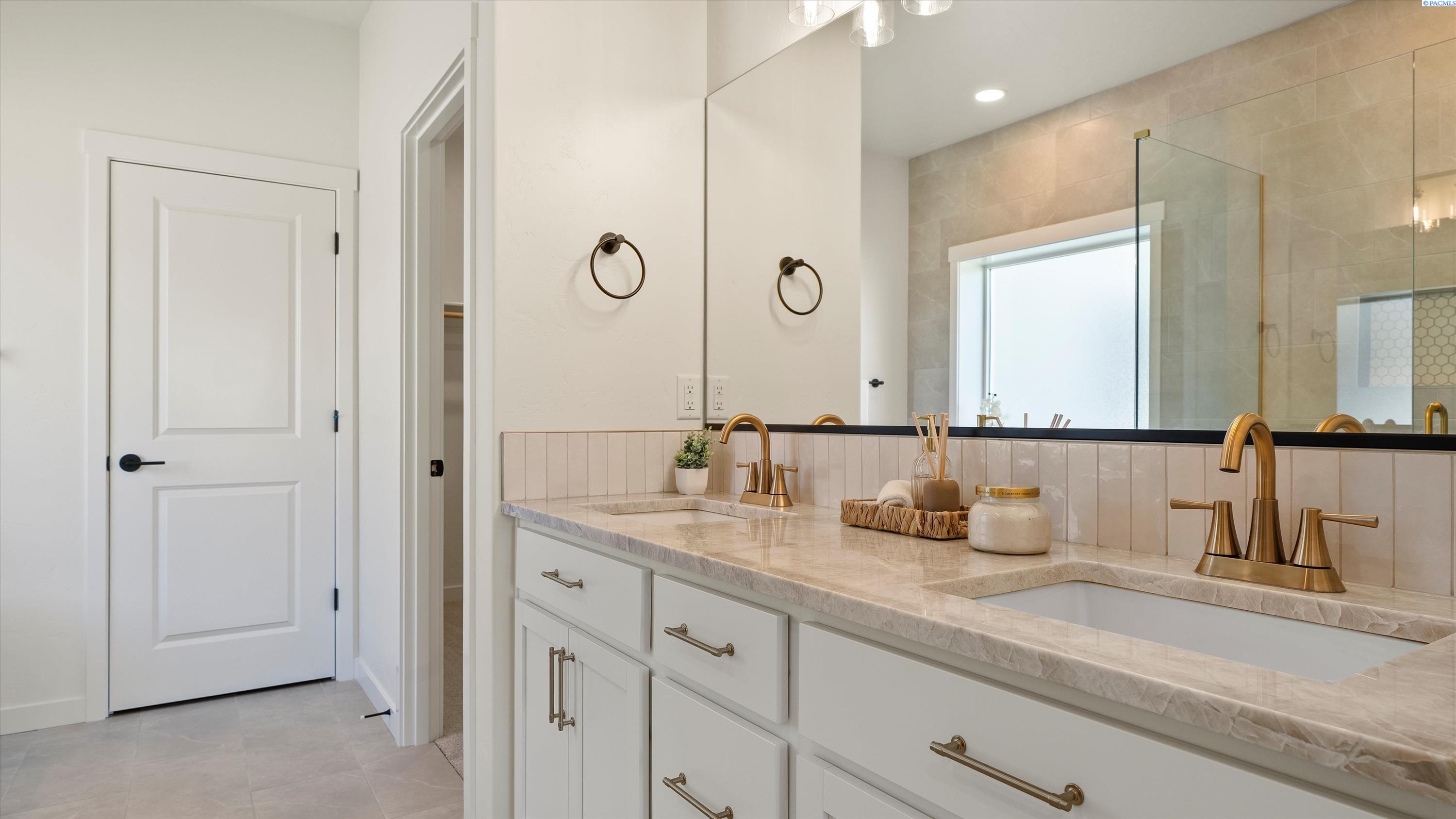 Richland, Washington, 99352, United States, 3 Bedrooms Bedrooms, ,2 BathroomsBathrooms,Residential,For Sale,1883404
