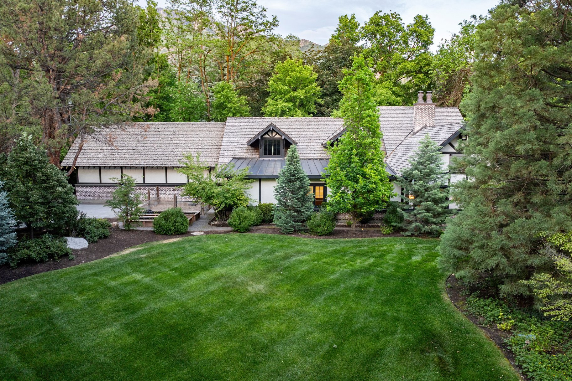  Stunning Tudor Estate in Premier Walker Lane Neighborhood - 物件實景
