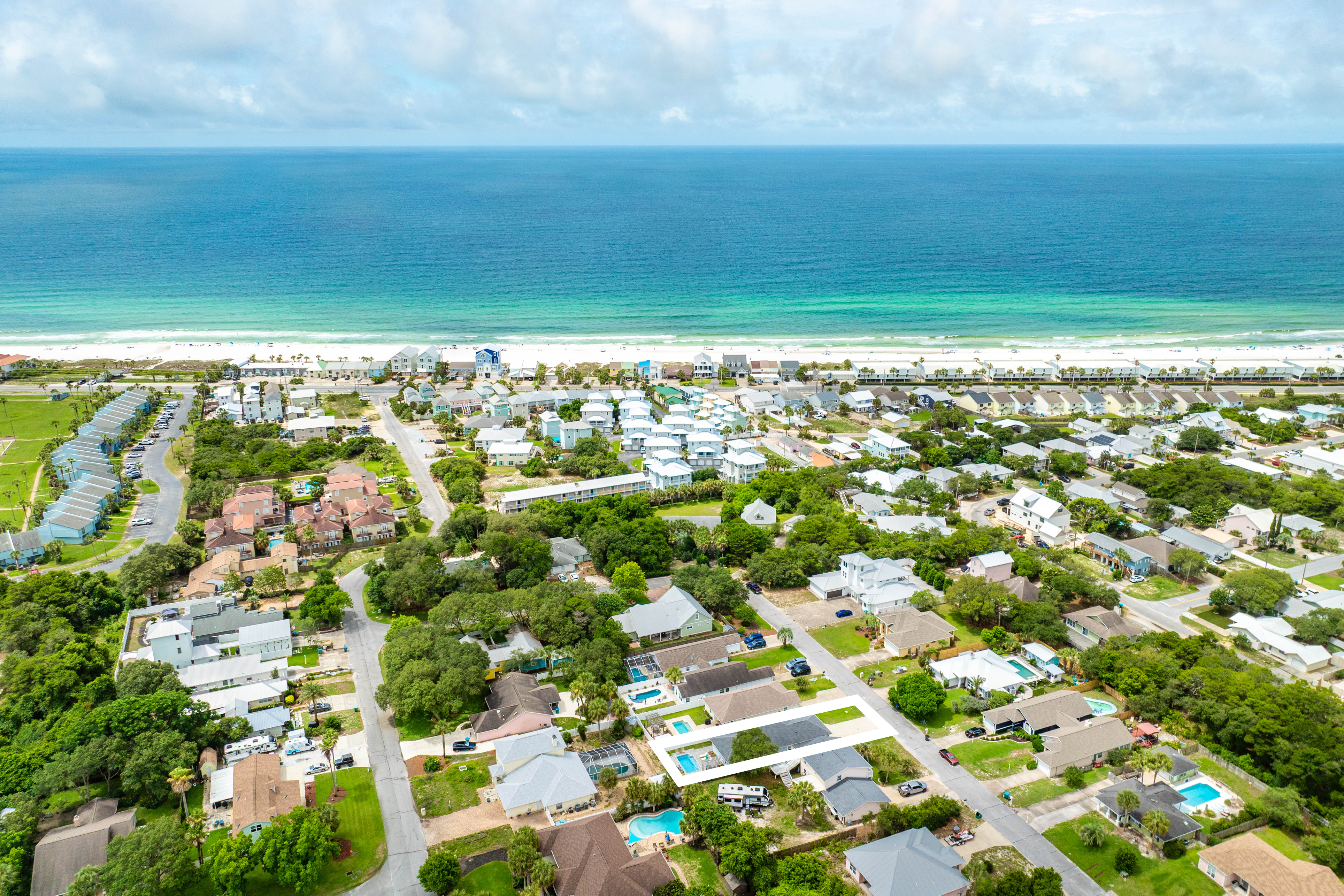  Rental-Ready Coastal Retreat with Heated Pool and No HOA - 物件實景
