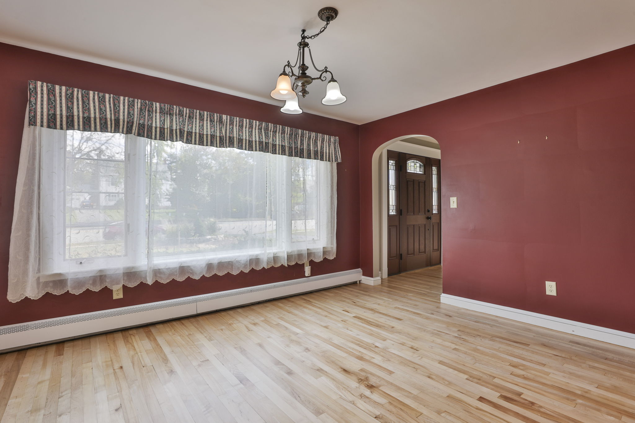 Manchester, New Hampshire, 03104, United States, 3 Bedrooms Bedrooms, ,2 BathroomsBathrooms,Residential,For Sale,1975563