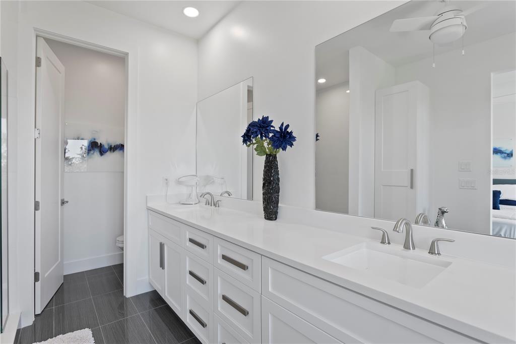 Tampa, Florida, 33606, United States, 4 Bedrooms Bedrooms, ,3 BathroomsBathrooms,Residential,For Sale,1998120