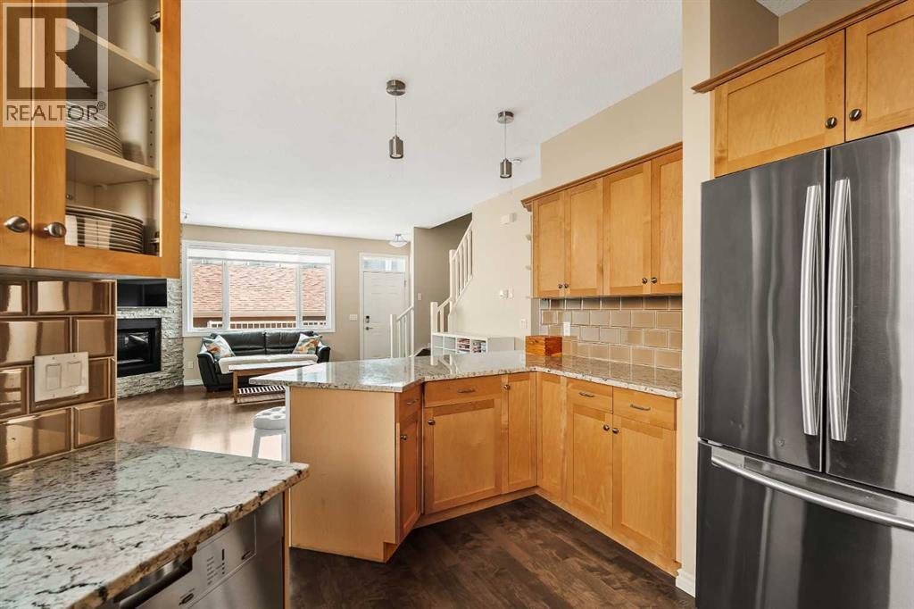 CALGARY, Alberta, T3E 2M9, CA, 2 Bedrooms Bedrooms, ,2 BathroomsBathrooms,Residential,For Sale,1949798