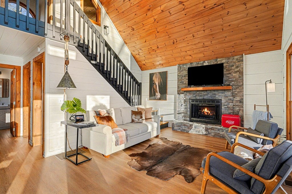 Mineral Bluff, Georgia, 30559, United States, 3 Bedrooms Bedrooms, ,3 BathroomsBathrooms,Residential,For Sale,2006593