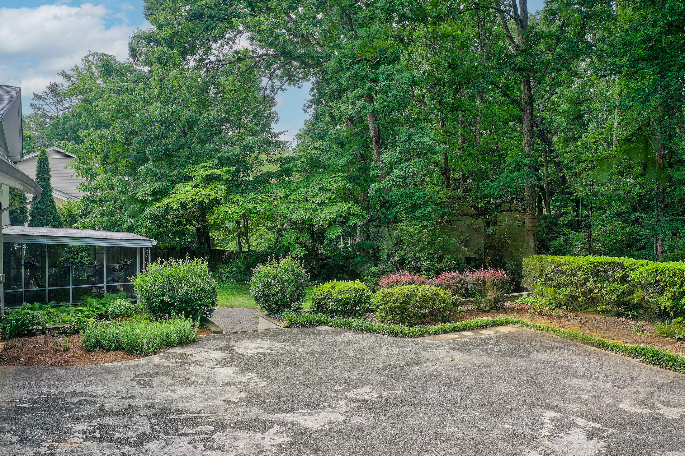  Mid-Century Modern Home on a Beautifully Landscaped Private Lot - 物件實景