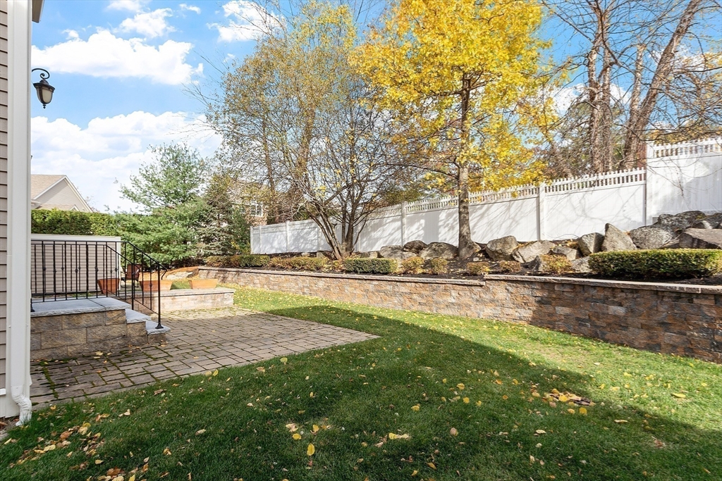 Lynnfield, Massachusetts, 01940, United States, 2 Bedrooms Bedrooms, ,3 BathroomsBathrooms,Residential,For Sale,1991893