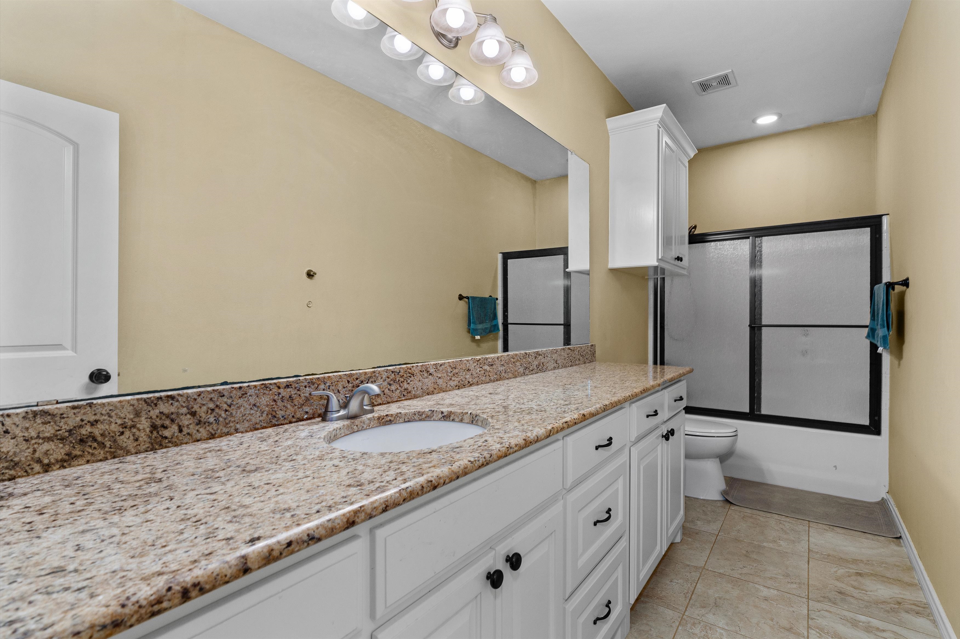 Henderson, Texas, 75654, United States, 5 Bedrooms Bedrooms, ,3 BathroomsBathrooms,Residential,For Sale,1983255