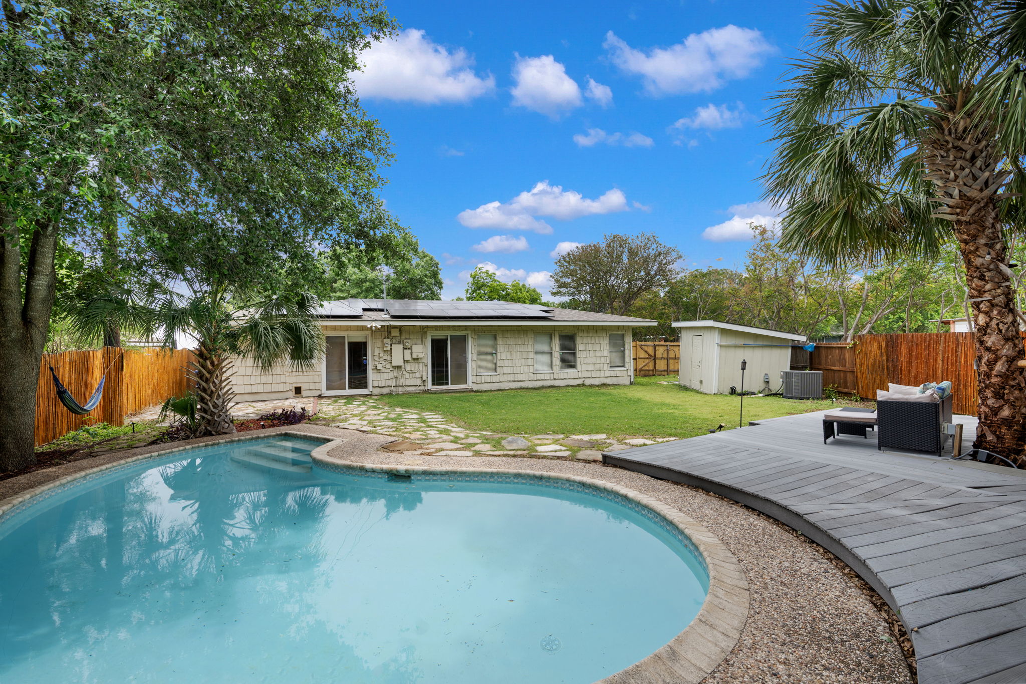  Modern Ranch -Style Living on Corner Lot - 物件實景