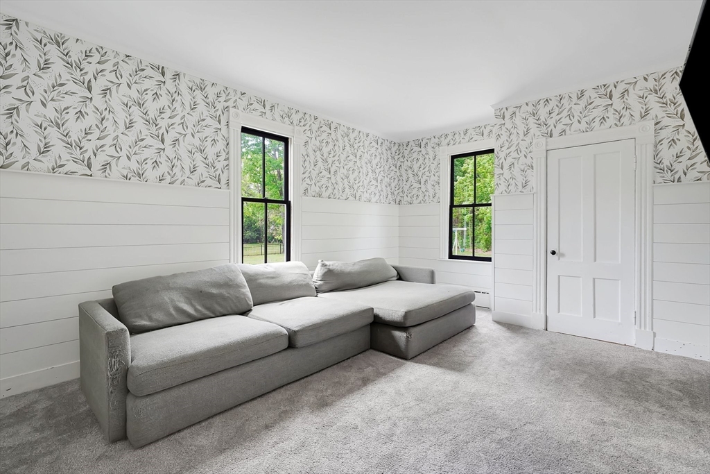 Longmeadow, Massachusetts, 01106, United States, 5 Bedrooms Bedrooms, ,2 BathroomsBathrooms,Residential,For Sale,1819173