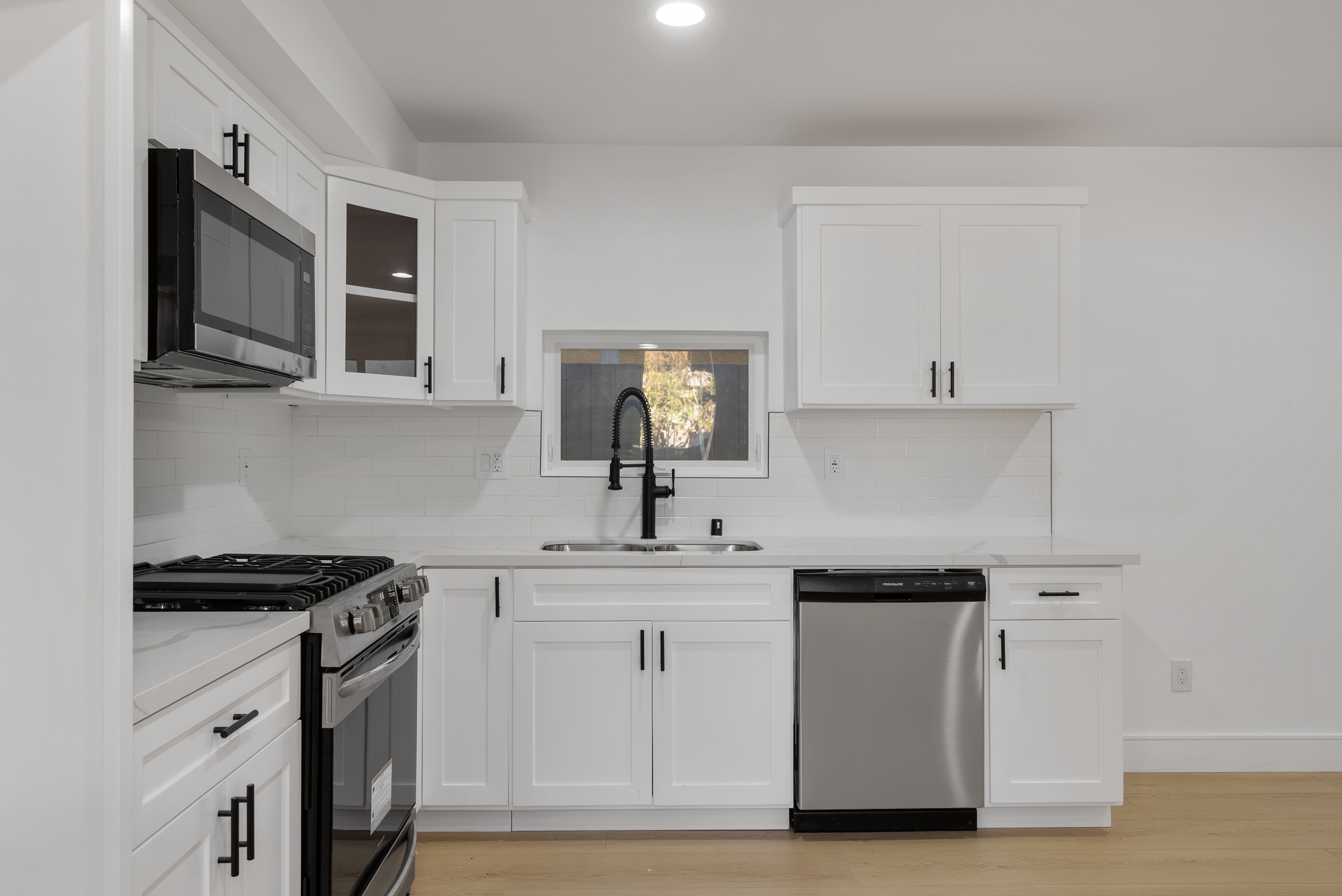  2706  S Cochran Ave - 物件實景