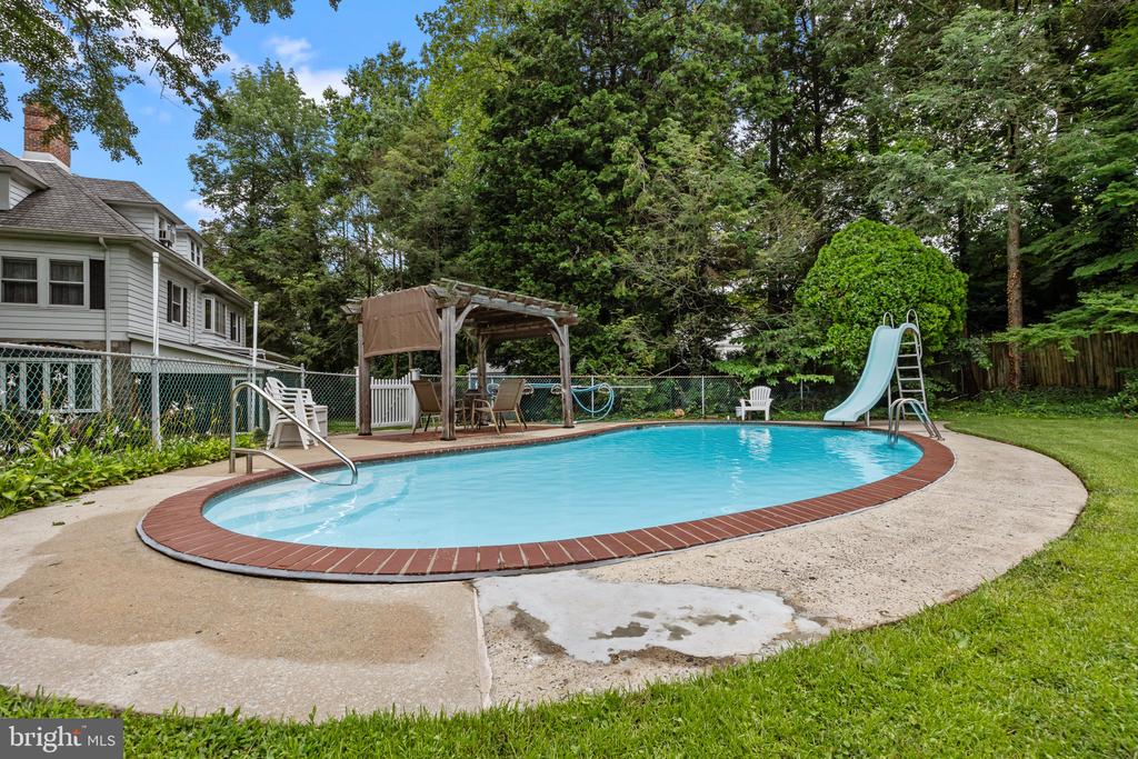 Lansdowne, Pennsylvania, 19050, United States, 5 Bedrooms Bedrooms, ,3 BathroomsBathrooms,Residential,For Sale,1926052