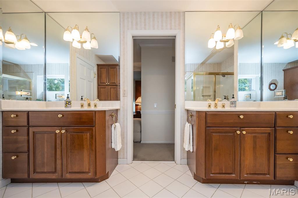 Chesterfield, Missouri, 63017, United States, 4 Bedrooms Bedrooms, ,3 BathroomsBathrooms,Residential,For Sale,1932834