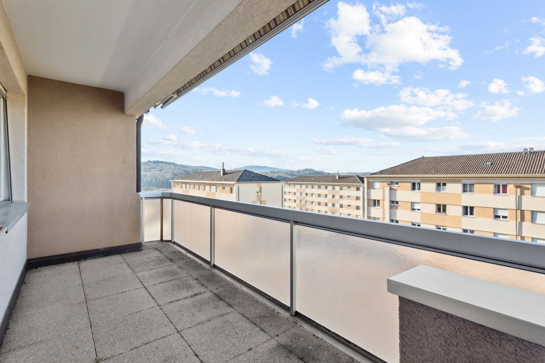  Dual-aspect apartment with a view of the mountains - 物件實景