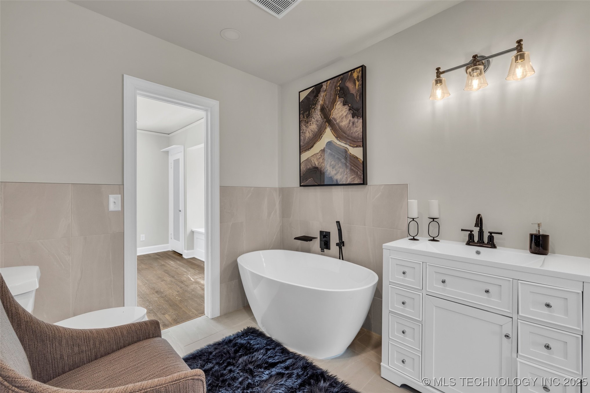 Tulsa, Oklahoma, 74104, United States, 3 Bedrooms Bedrooms, ,3 BathroomsBathrooms,Residential,For Sale,1890482