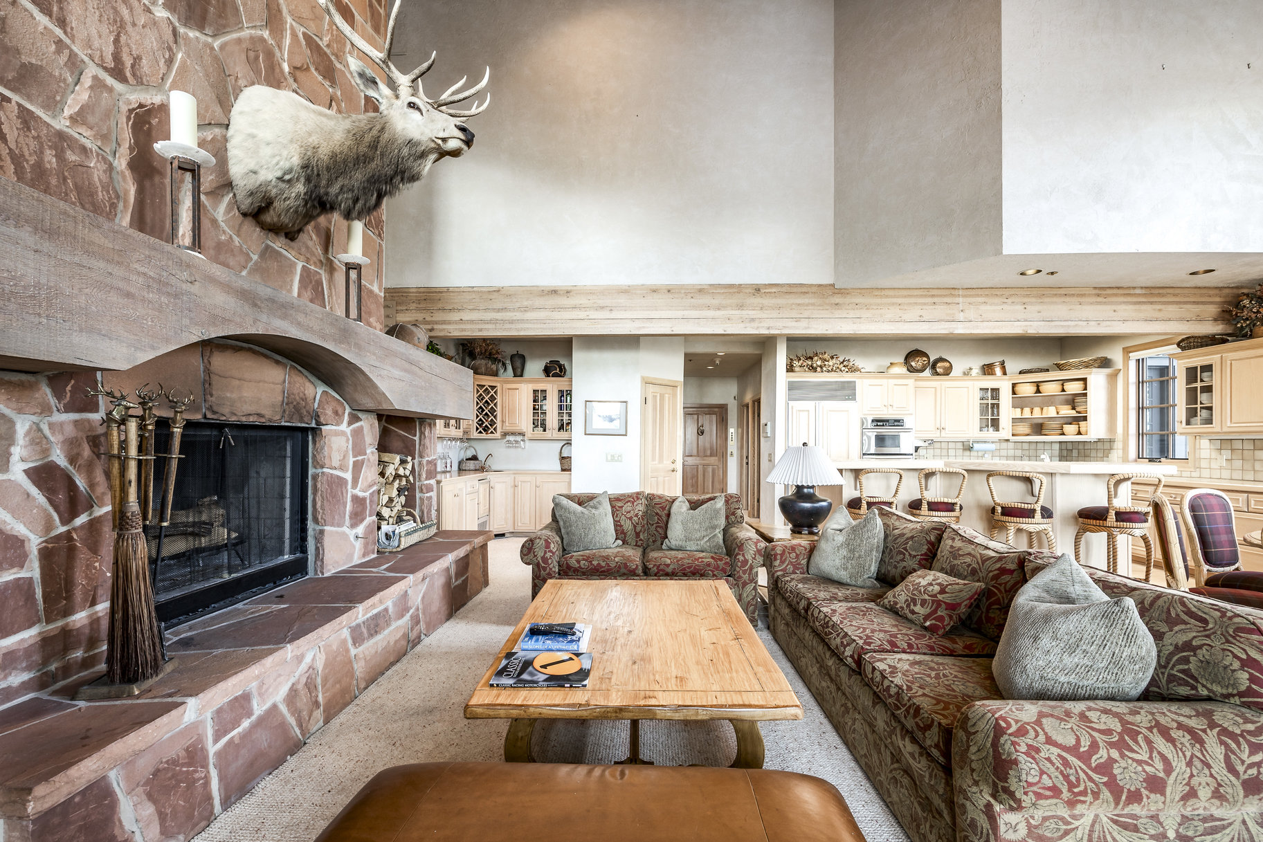  Rare End Unit in Stag Lodge with Unmatched Views & Ski Access - 物件實景