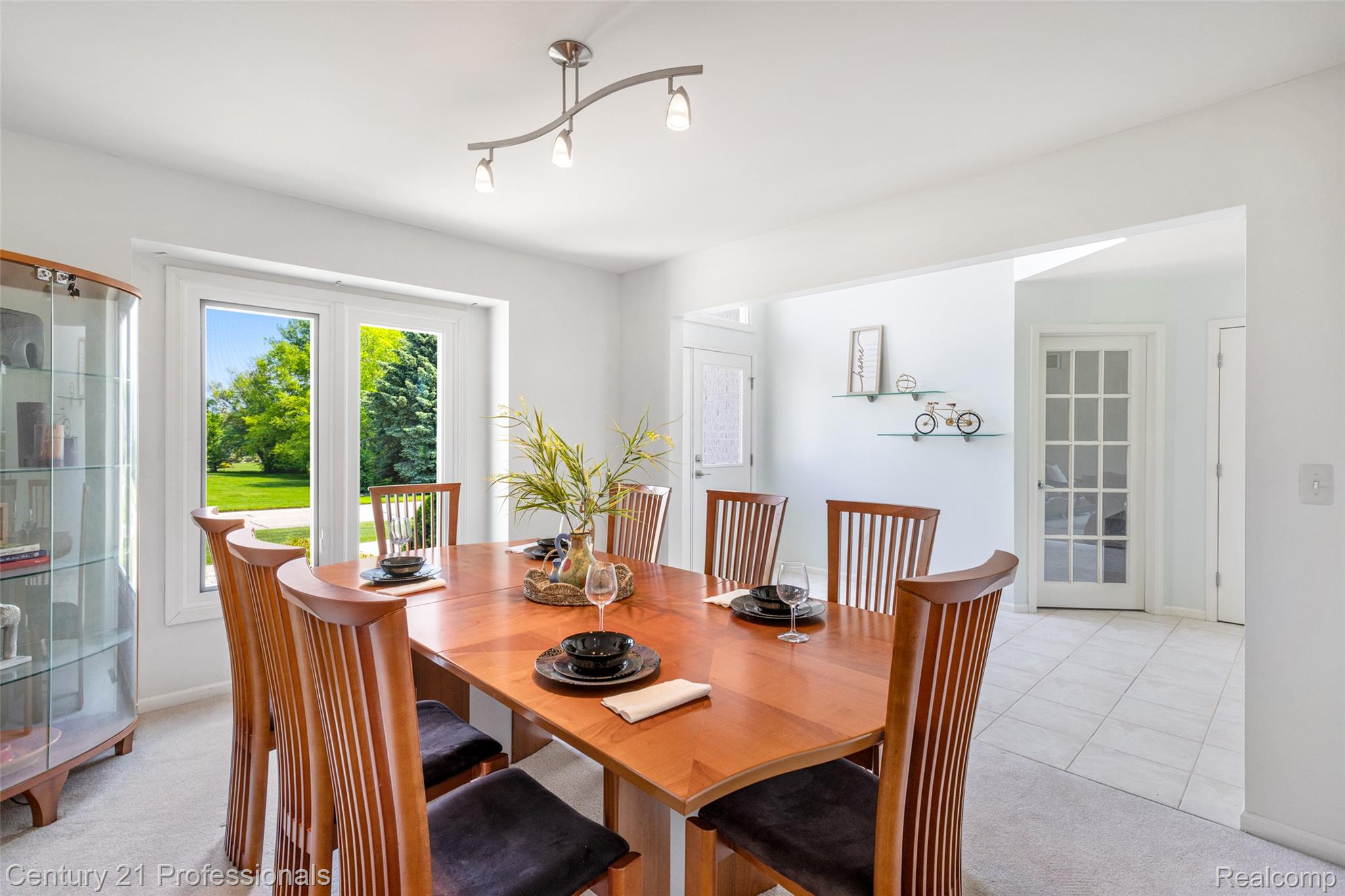 LakeOrion, Michigan, 48359, United States, 4 Bedrooms Bedrooms, ,3 BathroomsBathrooms,Residential,For Sale,1973715