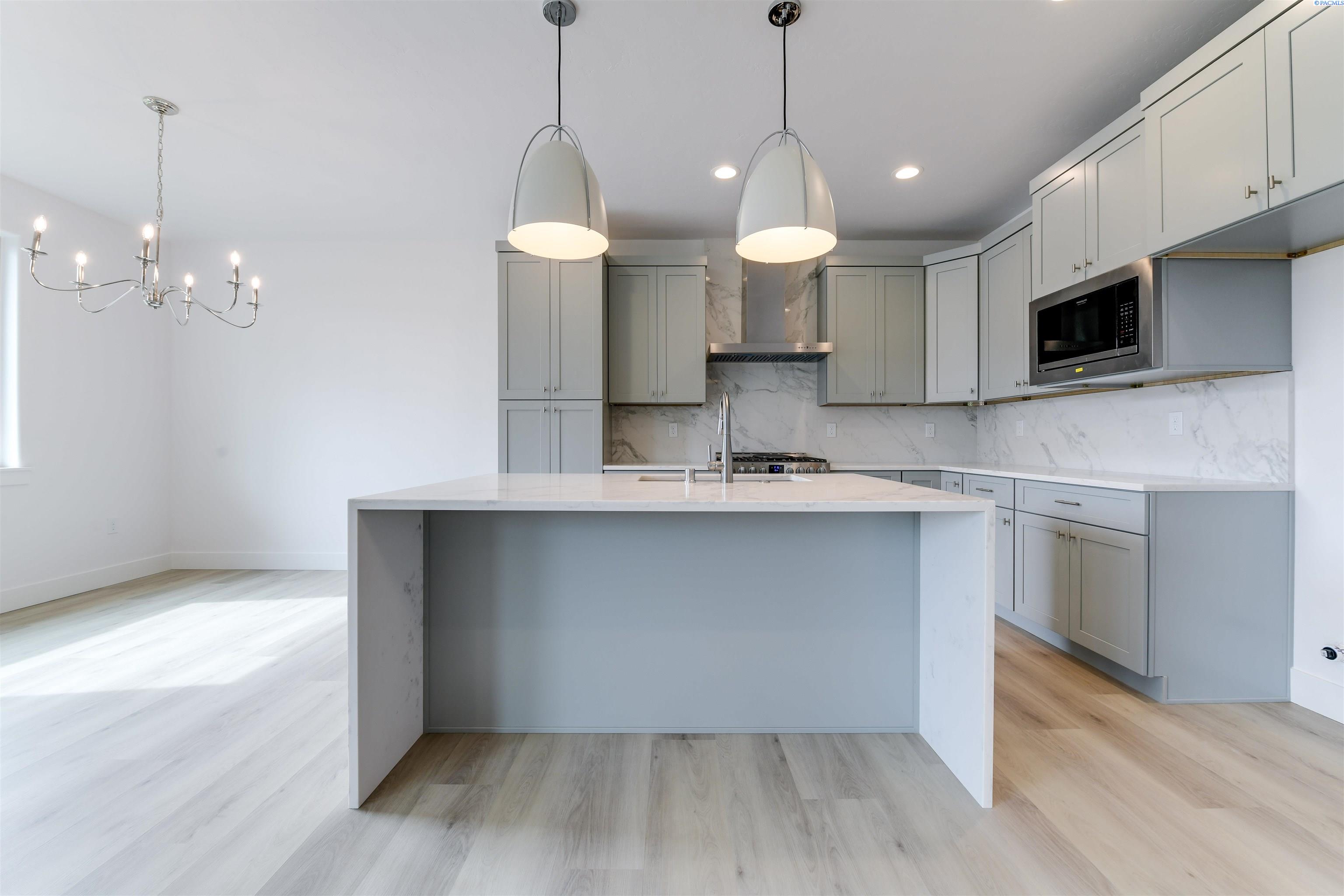 Richland, Washington, 99352, United States, 4 Bedrooms Bedrooms, ,1 BathroomBathrooms,Residential,For Sale,1992937