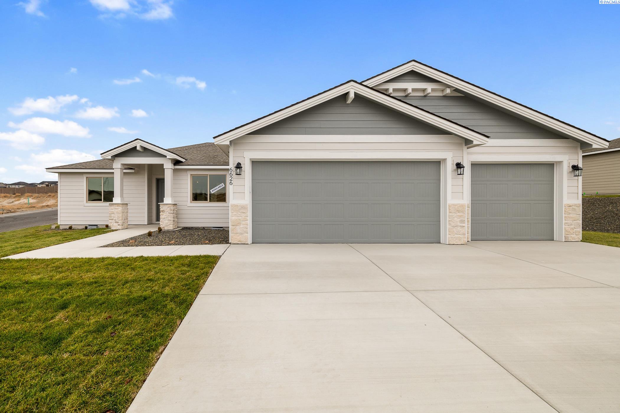 Kennewick, Washington, 99338, United States, 4 Bedrooms Bedrooms, ,1 BathroomBathrooms,Residential,For Sale,1890128