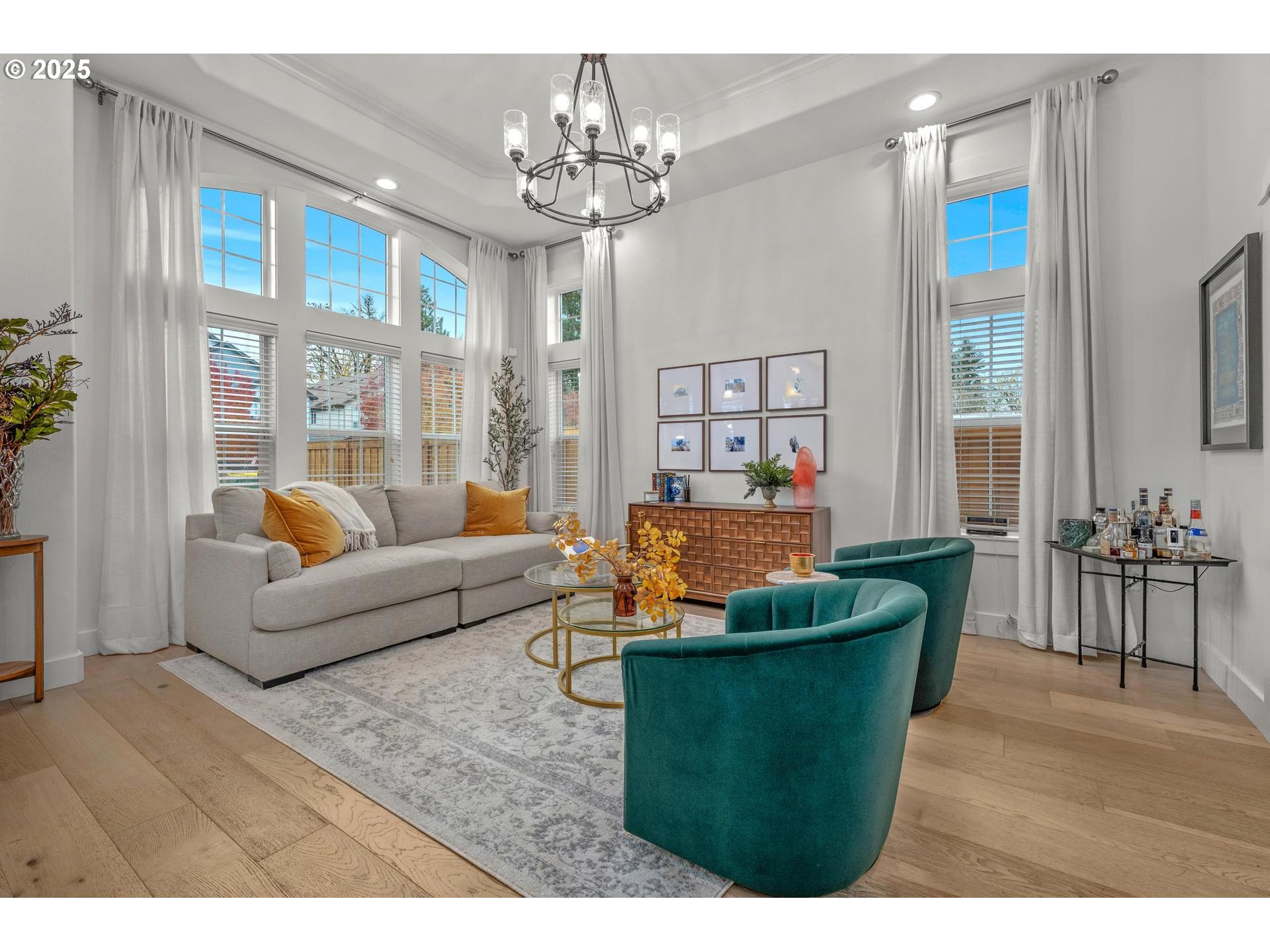 Portland, Oregon, 97223, United States, 4 Bedrooms Bedrooms, ,3 BathroomsBathrooms,Residential,For Sale,1991848