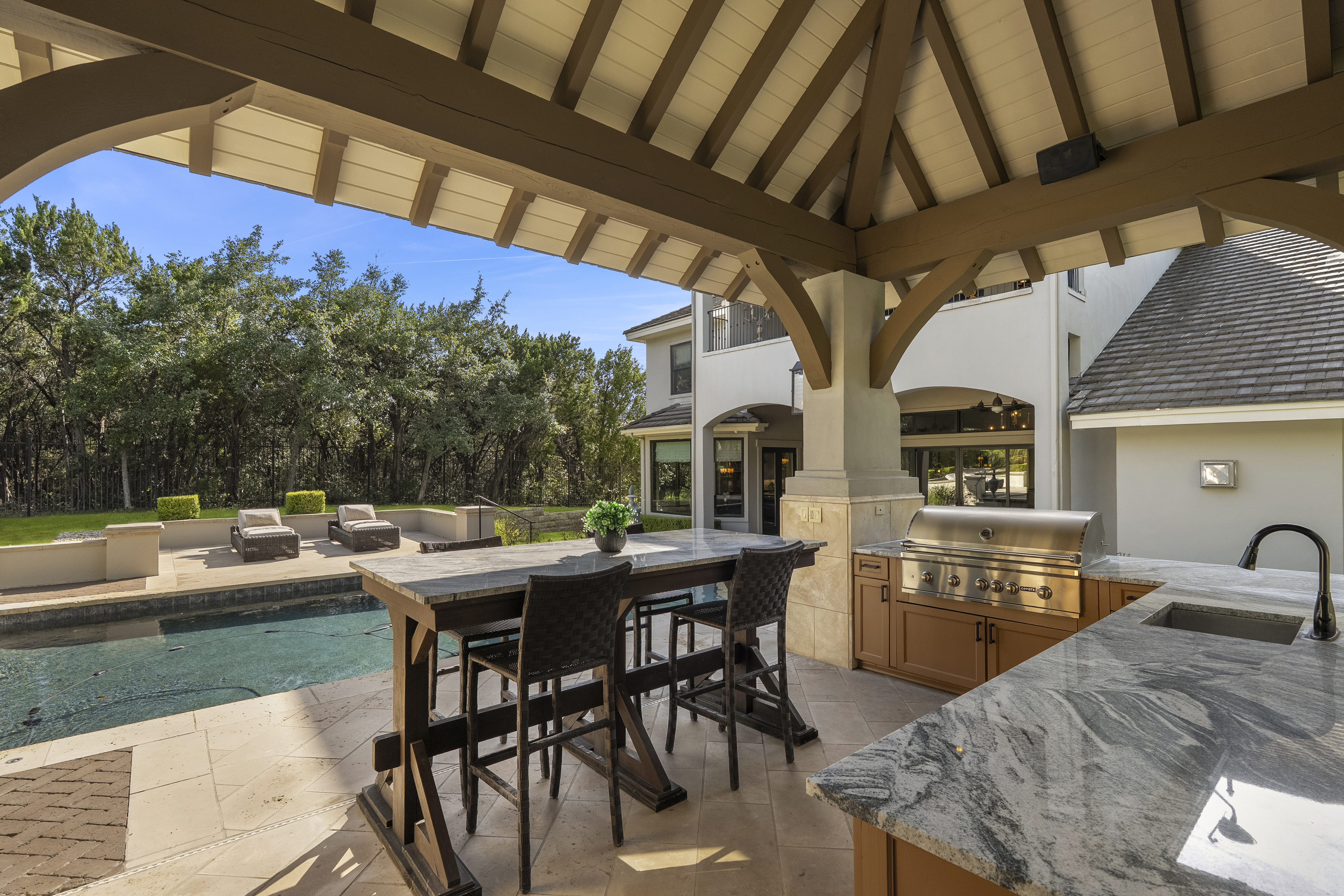  Extraordinary Estate in The Dominion with Dual Residences - 物件實景