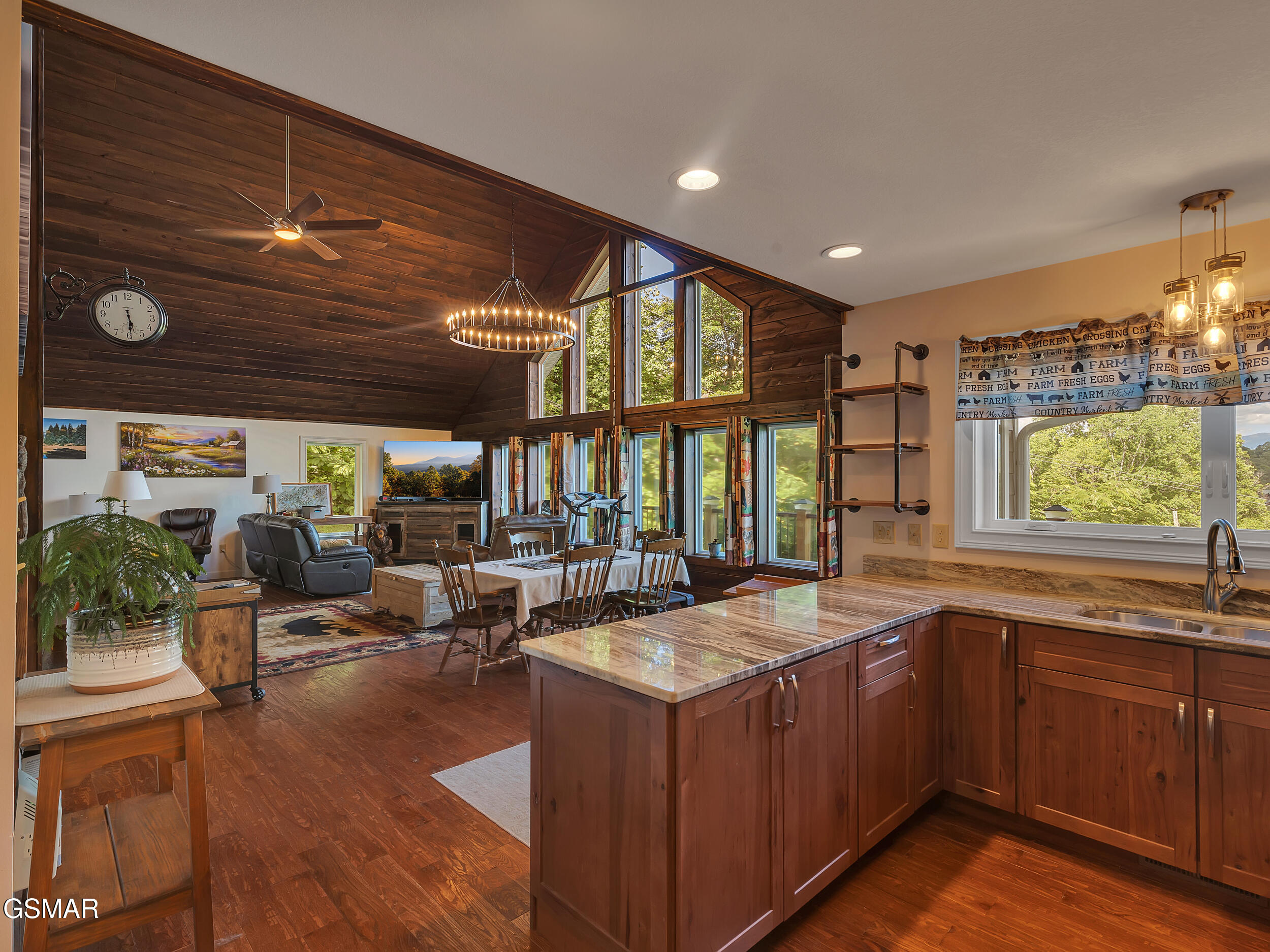 Gatlinburg, Tennessee, 37738, United States, 3 Bedrooms Bedrooms, ,4 BathroomsBathrooms,Residential,For Sale,1979839