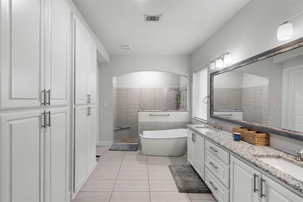 Arlington, Texas, 76005, United States, 4 Bedrooms Bedrooms, ,4 BathroomsBathrooms,Residential,For Sale,1890856