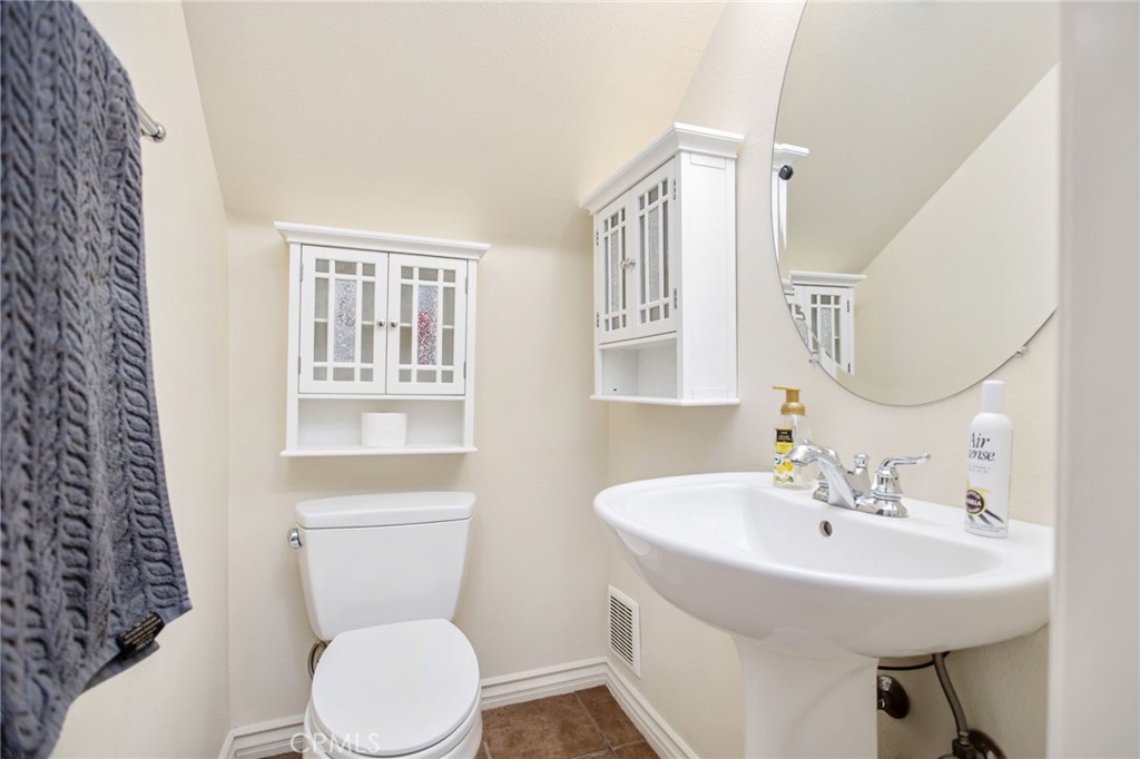 Long Beach, California, 90813, United States, 2 Bedrooms Bedrooms, ,2 BathroomsBathrooms,Residential,For Sale,1905723