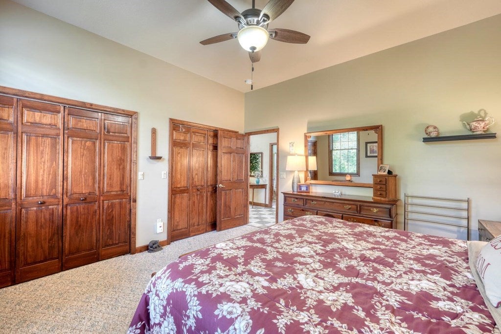 Murphy, North Carolina, 28906, United States, 3 Bedrooms Bedrooms, ,2 BathroomsBathrooms,Residential,For Sale,1926977