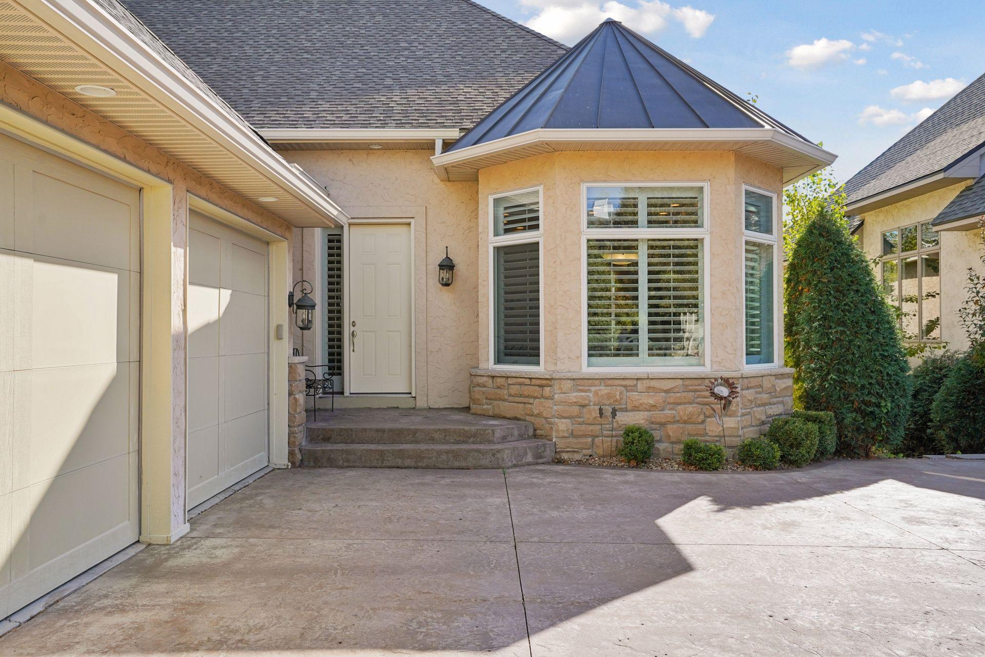 Lilydale, Minnesota, 55118, United States, 3 Bedrooms Bedrooms, ,3 BathroomsBathrooms,Residential,For Sale,1989452